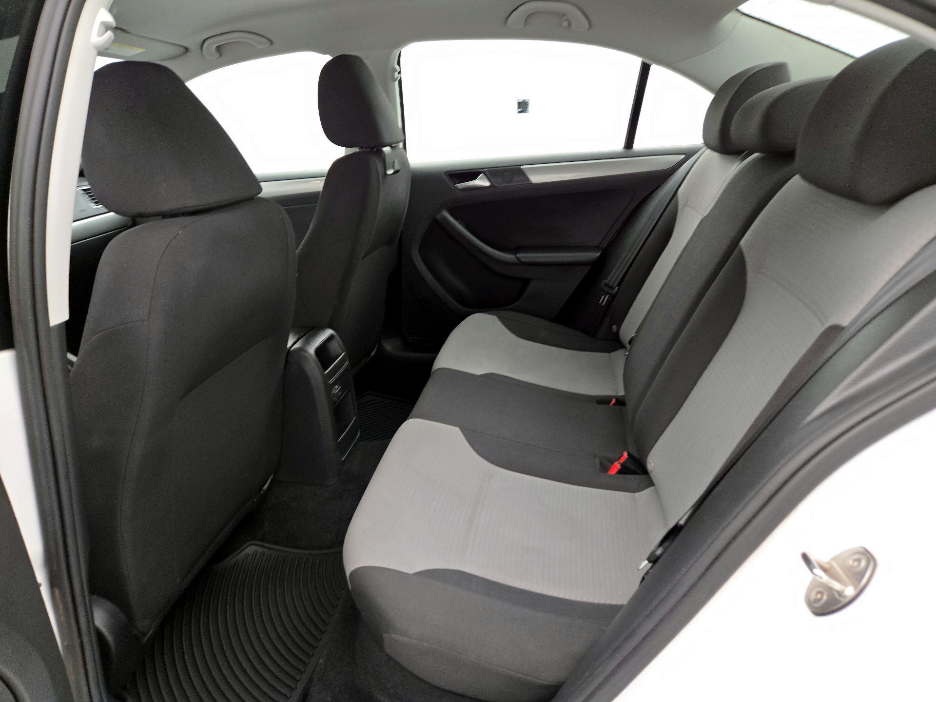 Thumbnail: 2018 Volkswagen Jetta - 19