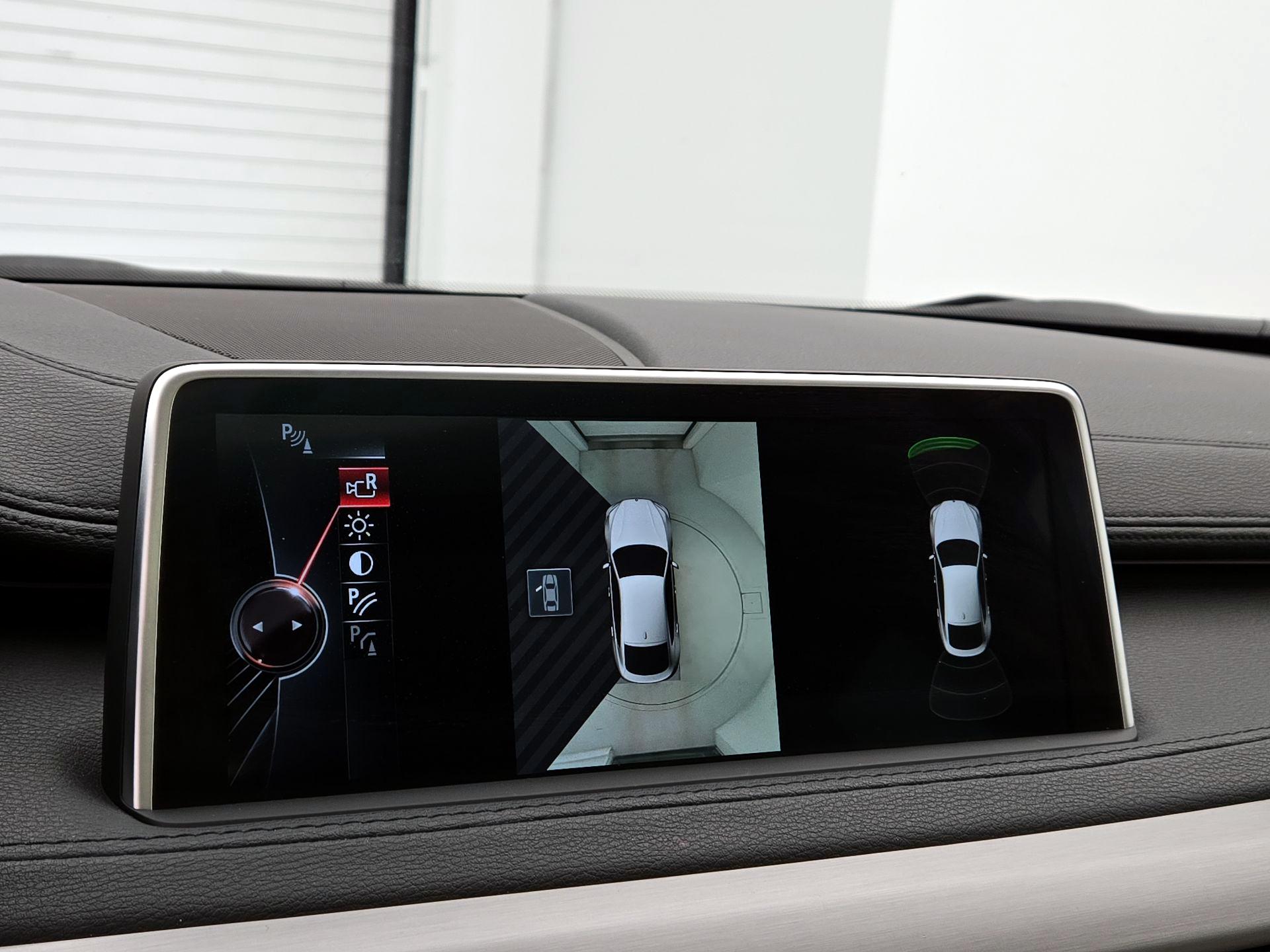 Thumbnail: 2015 BMW X6 - 15