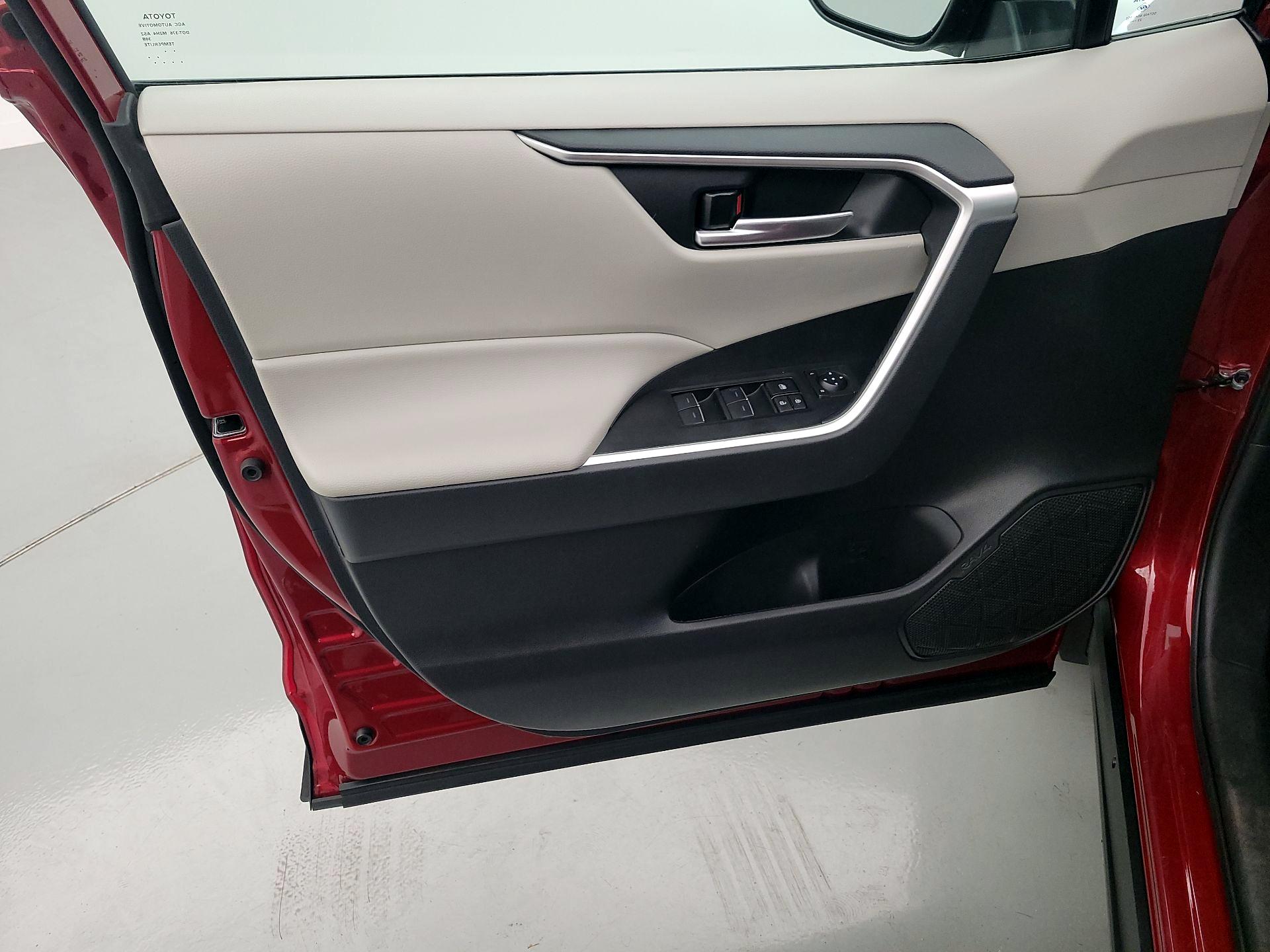 Thumbnail: 2024 Toyota RAV4 - 12