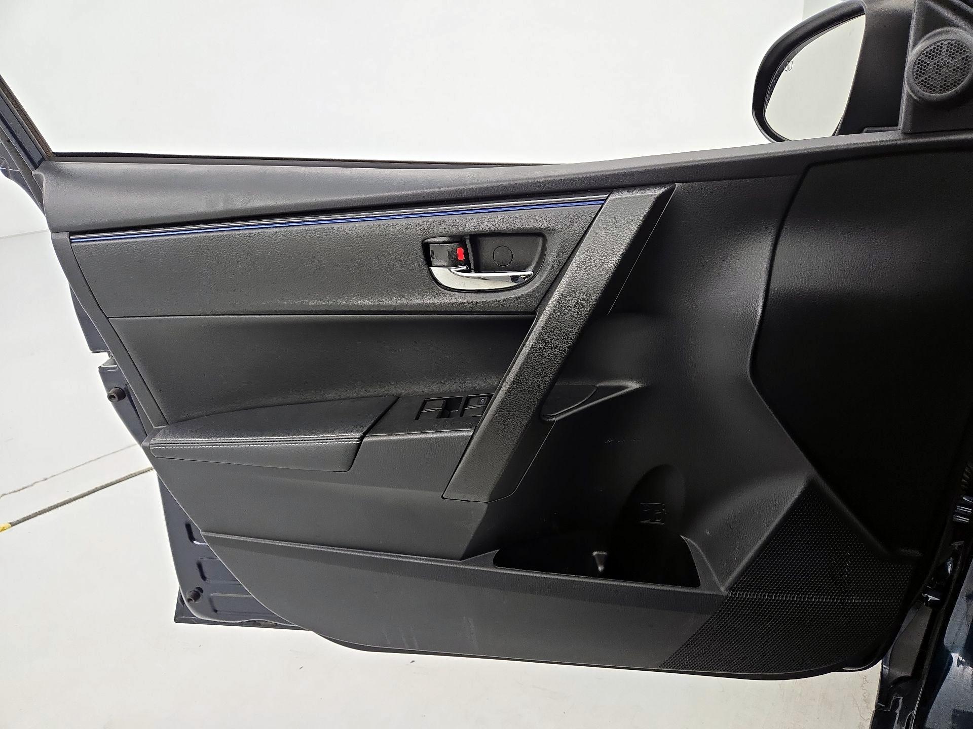 Thumbnail: 2018 Toyota Corolla - 12