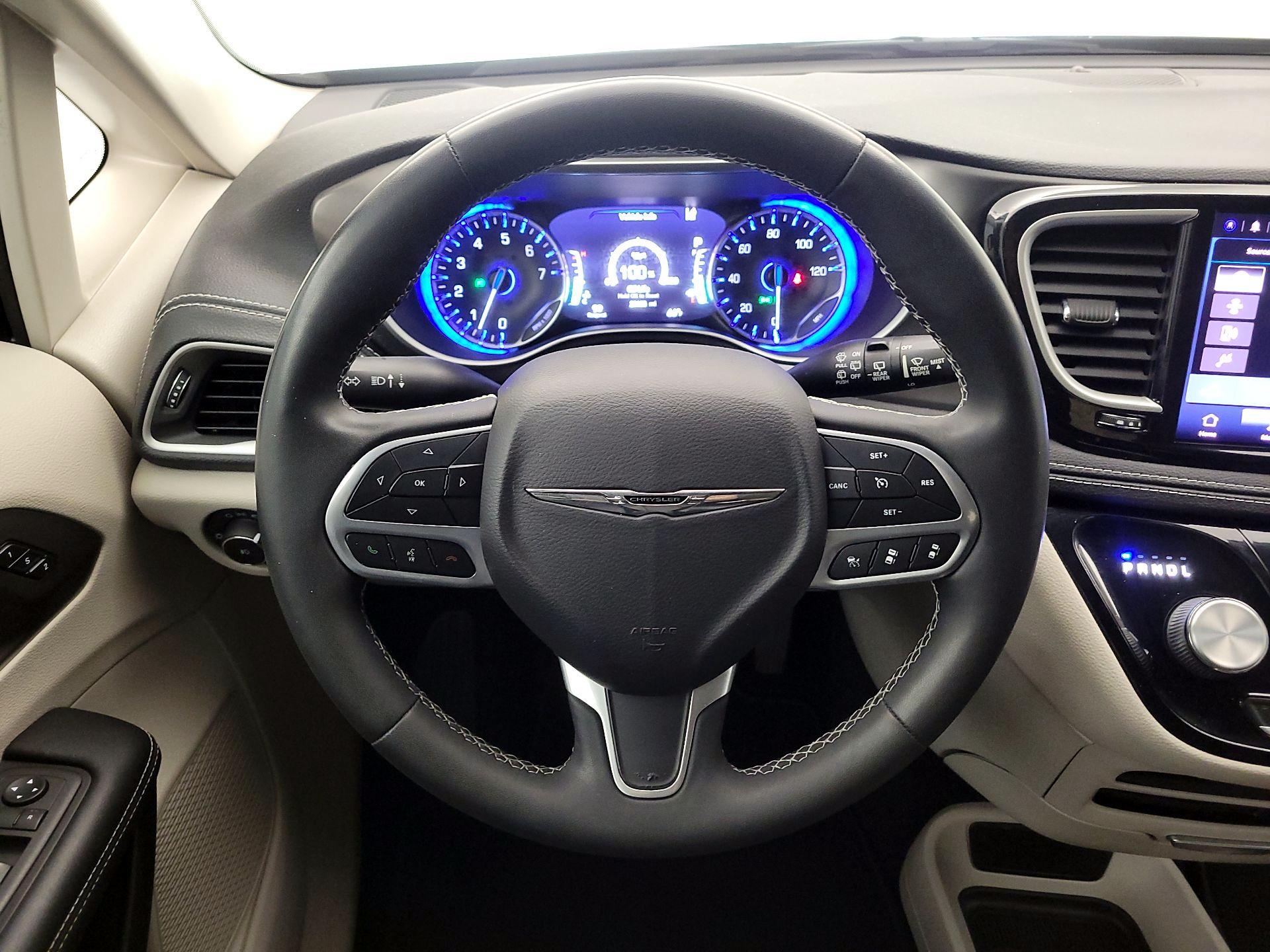 Thumbnail: 2022 Chrysler Pacifica - 10