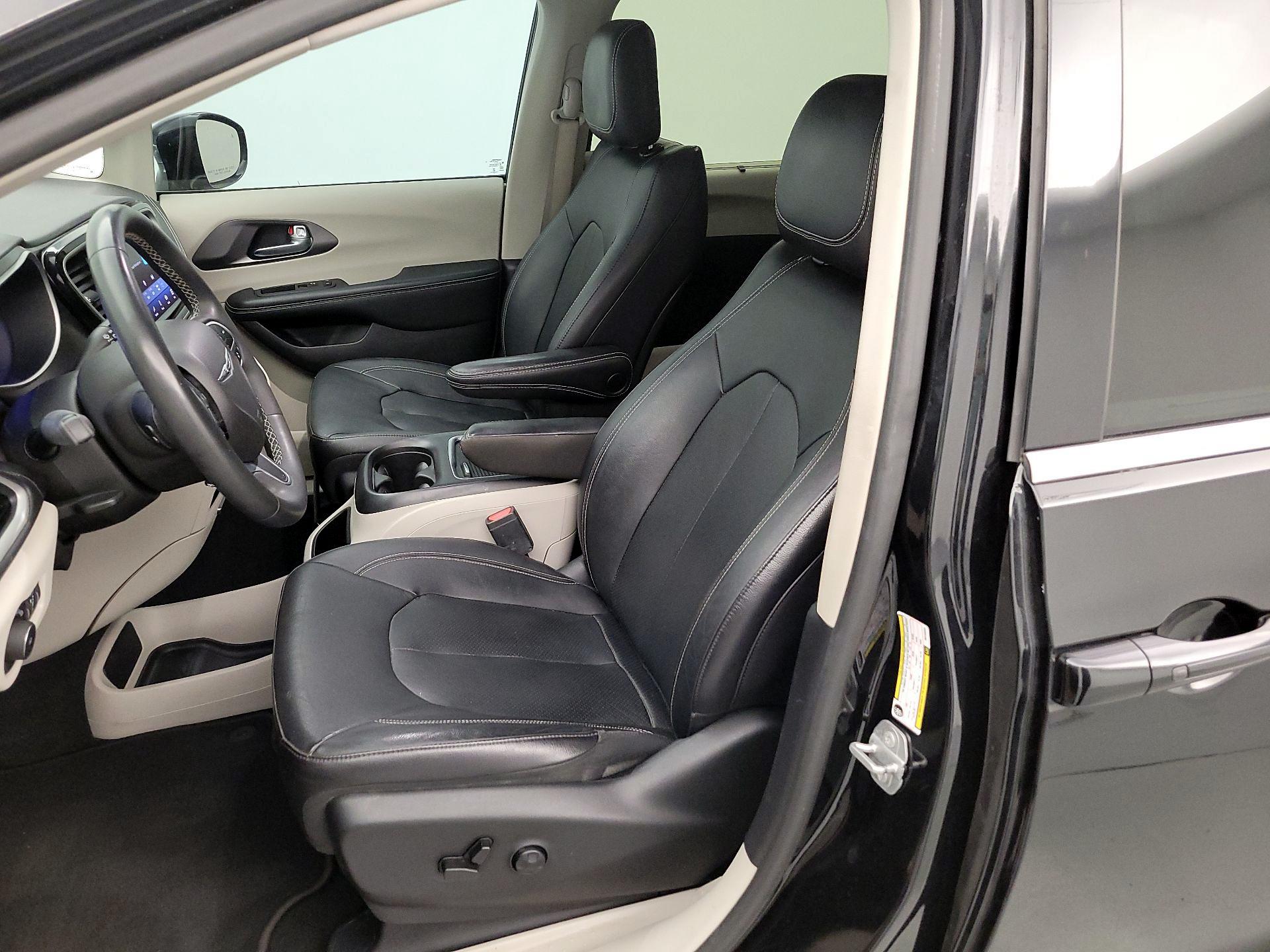 Thumbnail: 2022 Chrysler Pacifica - 11