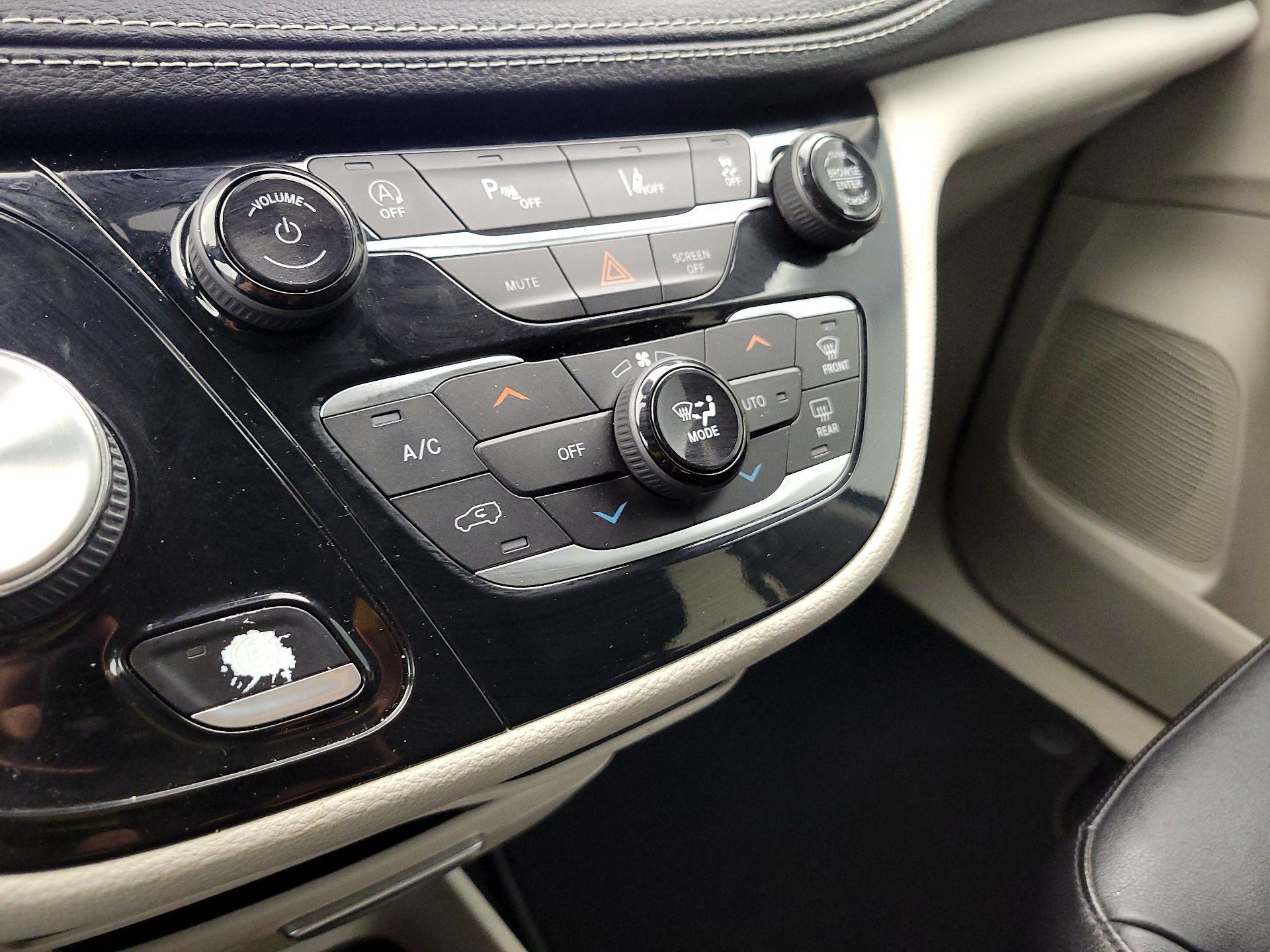 Thumbnail: 2022 Chrysler Pacifica - 16