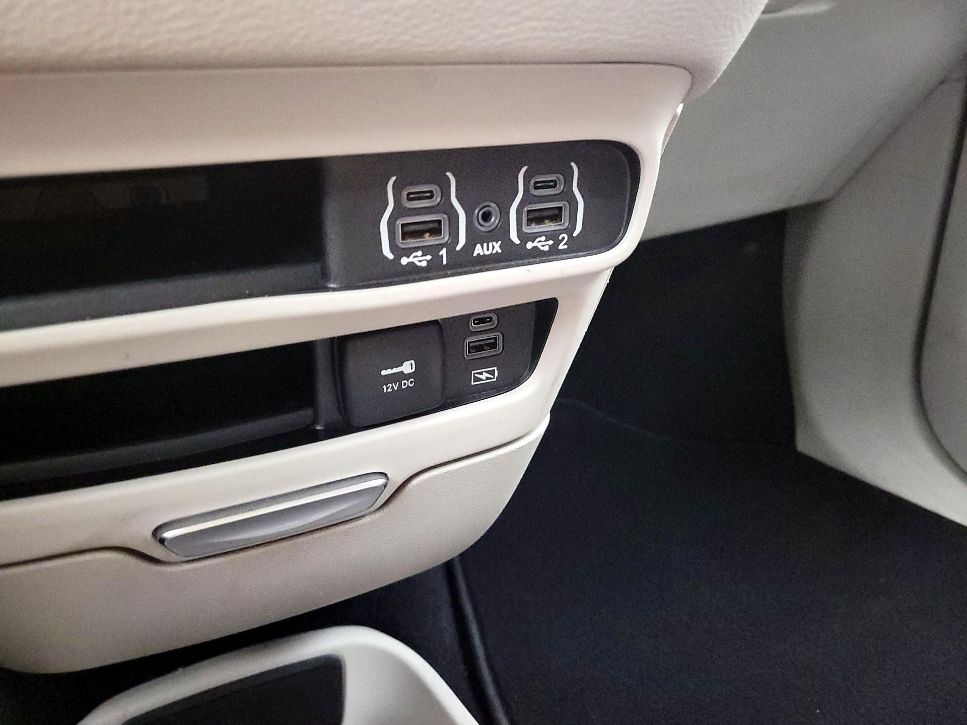 Thumbnail: 2022 Chrysler Pacifica - 18