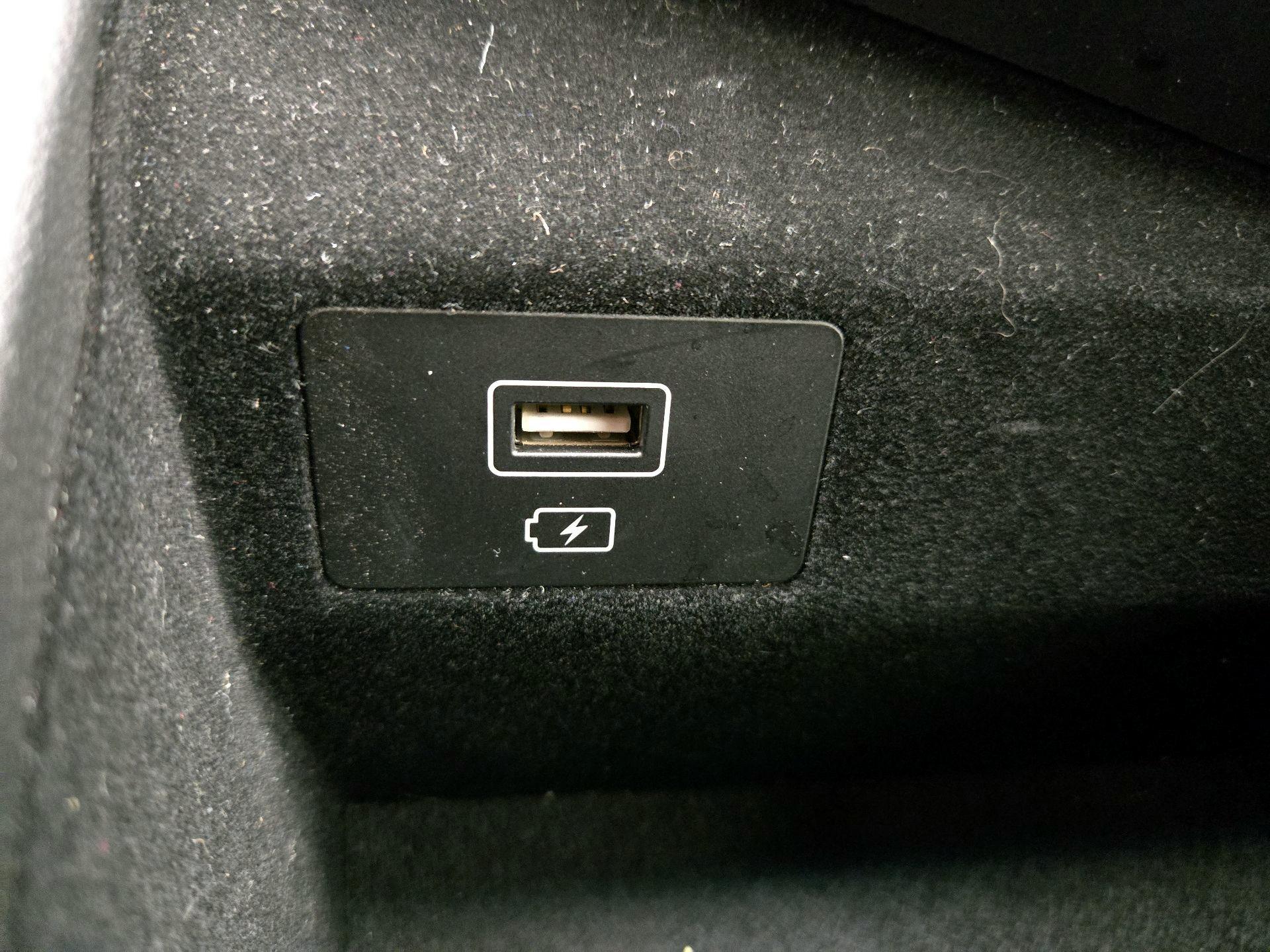 Thumbnail: 2019 Genesis G70 - 19