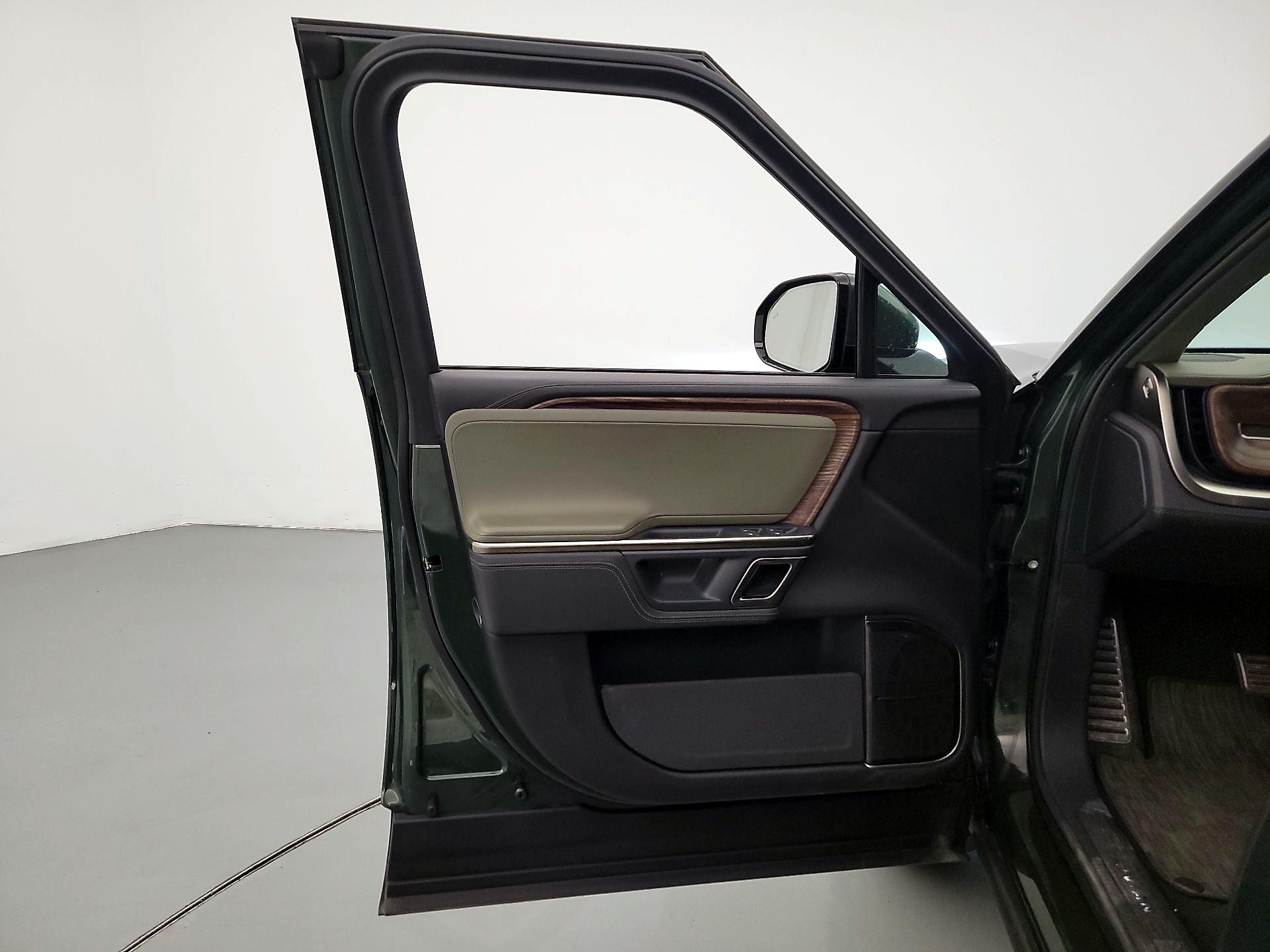 Thumbnail: 2022 Rivian R1T - 12