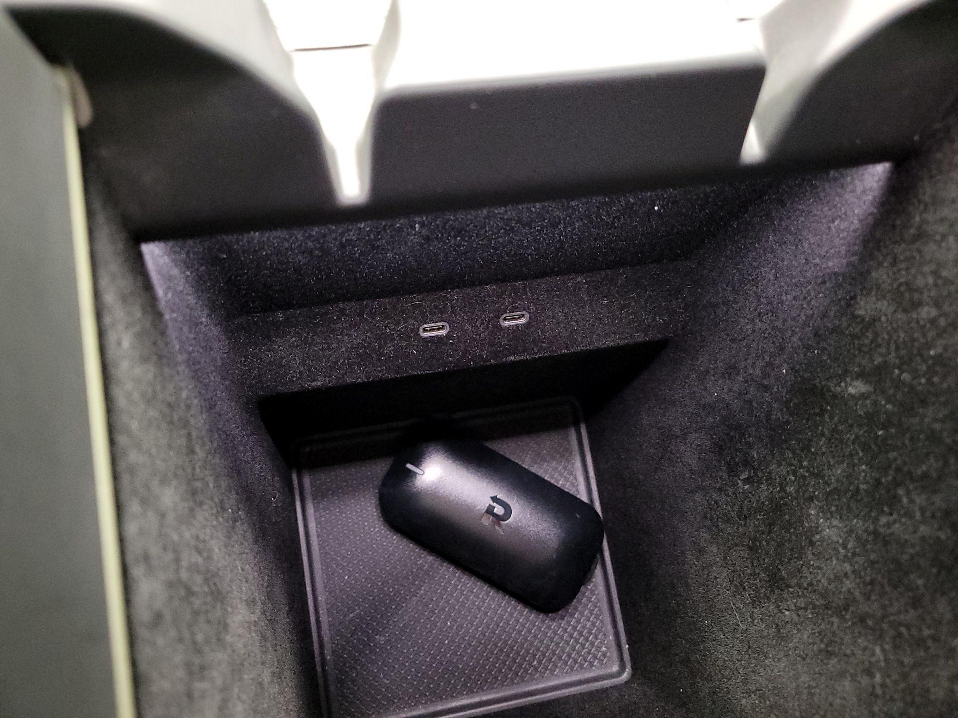 Thumbnail: 2022 Rivian R1T - 18