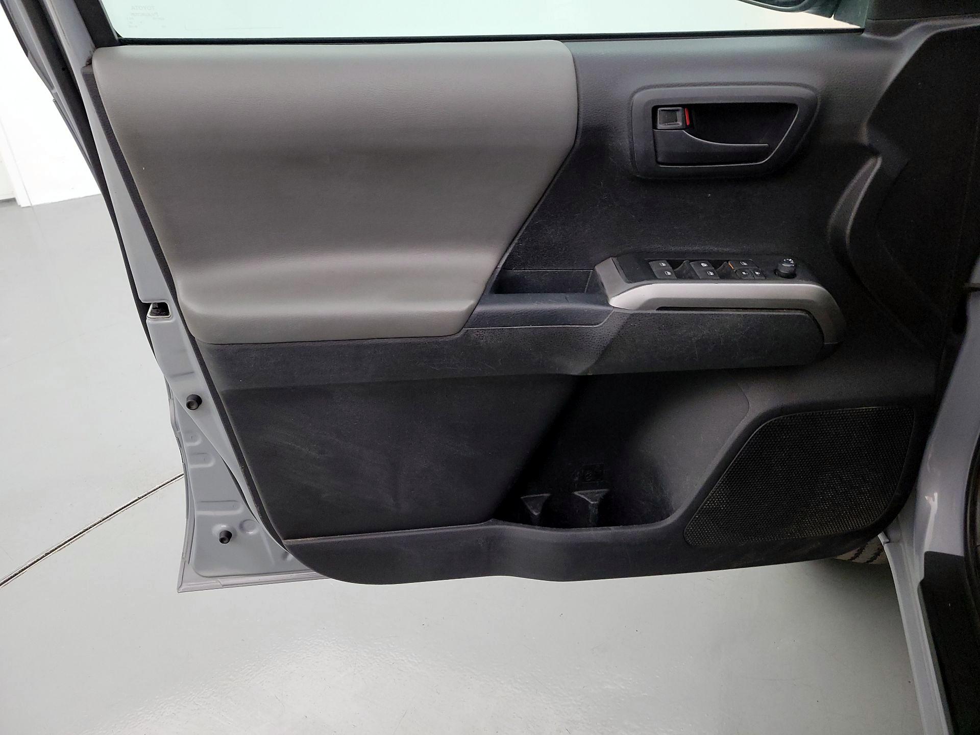 Thumbnail: 2021 Toyota Tacoma - 12