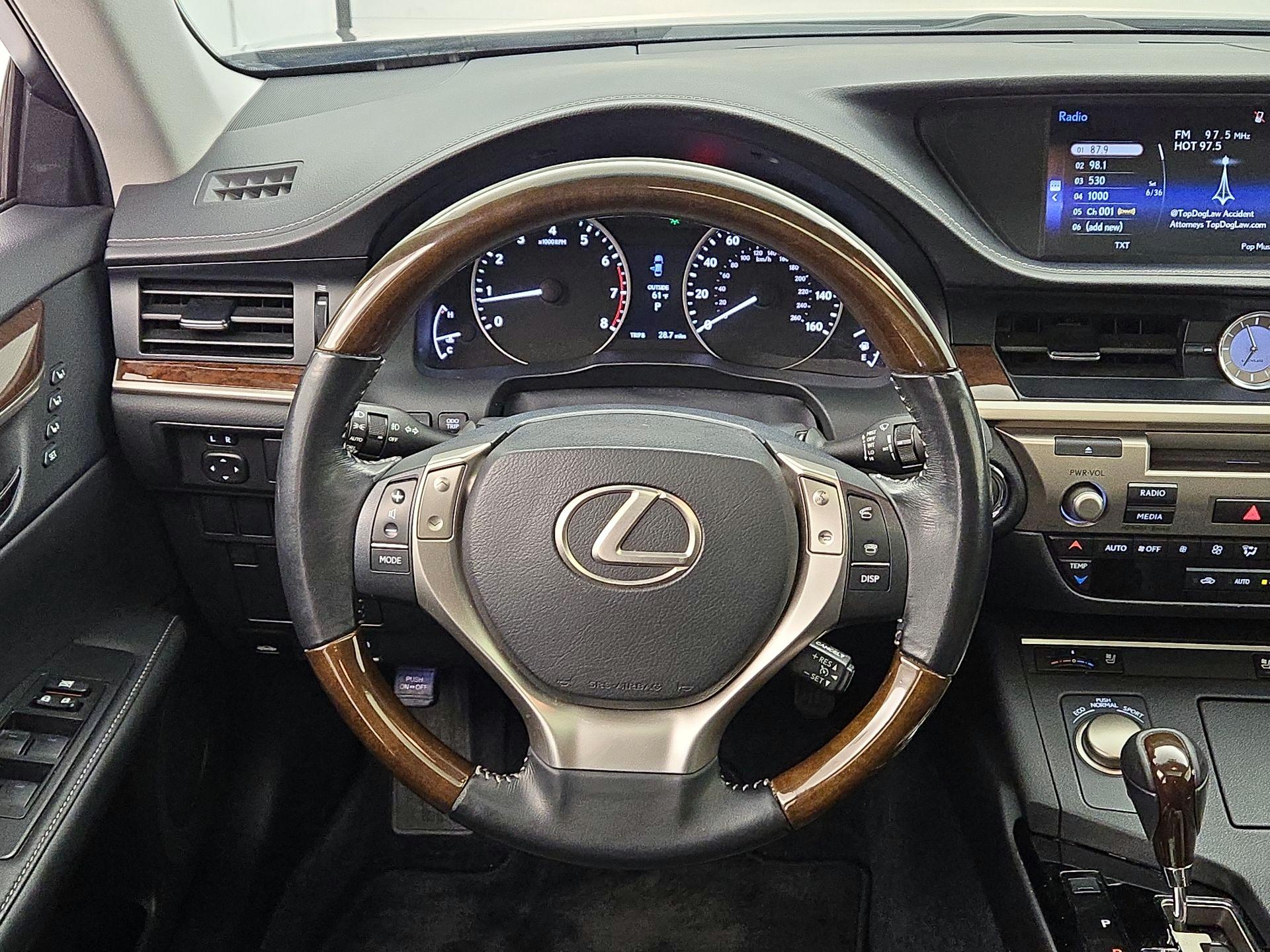 Thumbnail: 2015 Lexus ES - 10