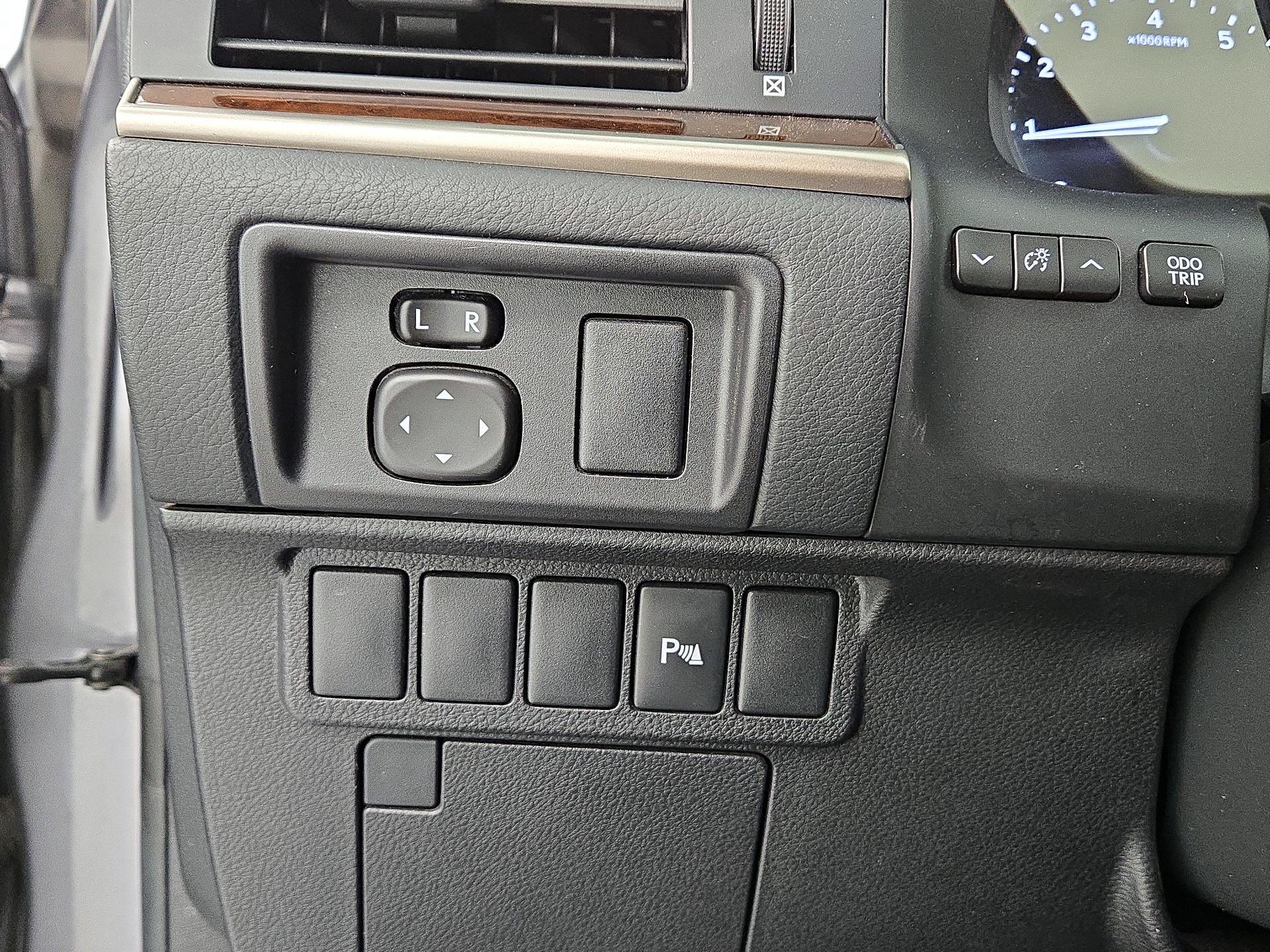 Thumbnail: 2015 Lexus ES - 13