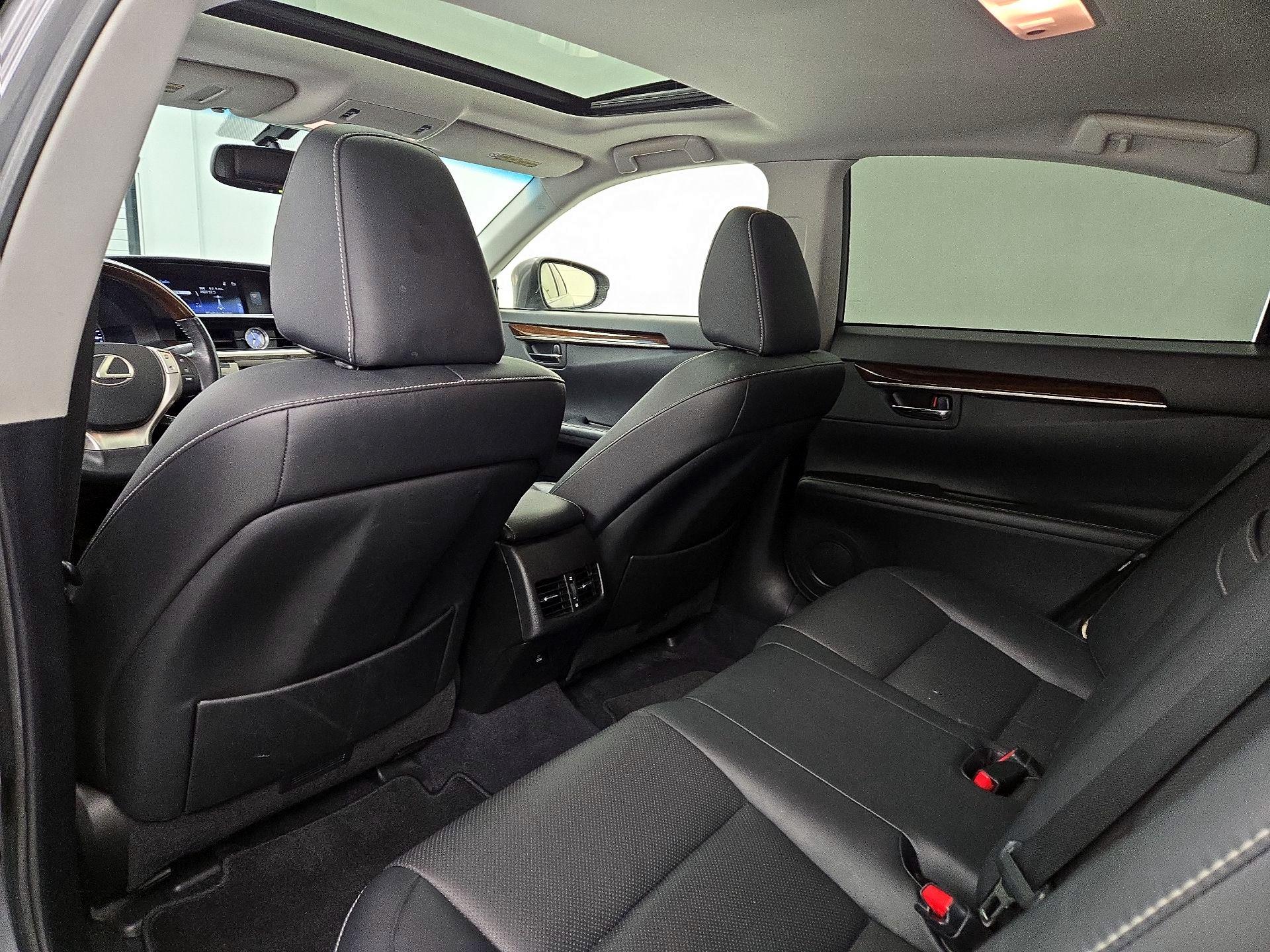 Thumbnail: 2015 Lexus ES - 20