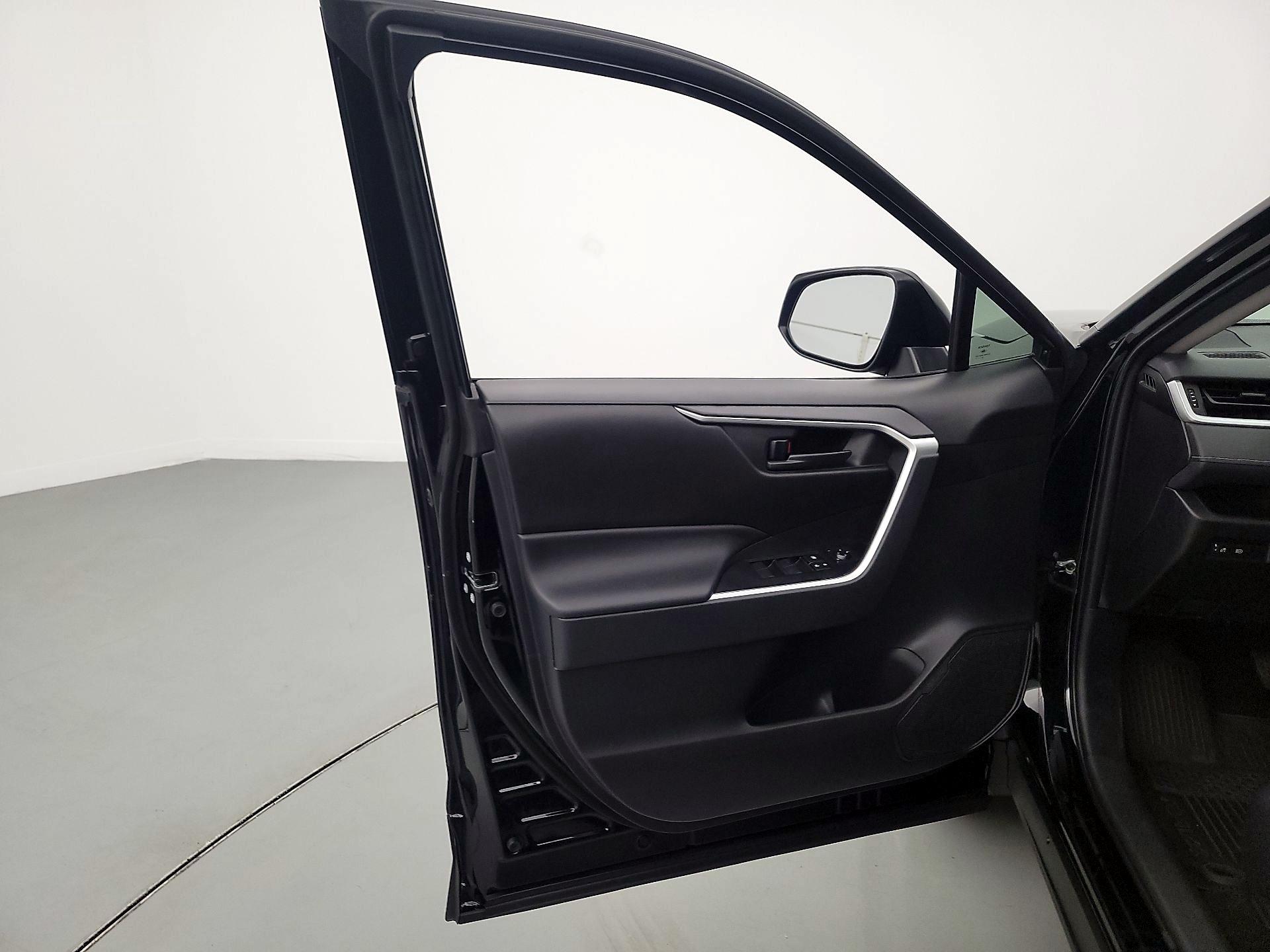 Thumbnail: 2025 Toyota RAV4 - 12