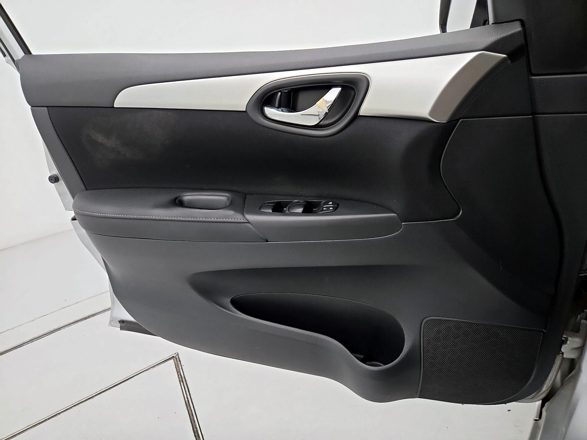 Thumbnail: 2019 Nissan Sentra - 12