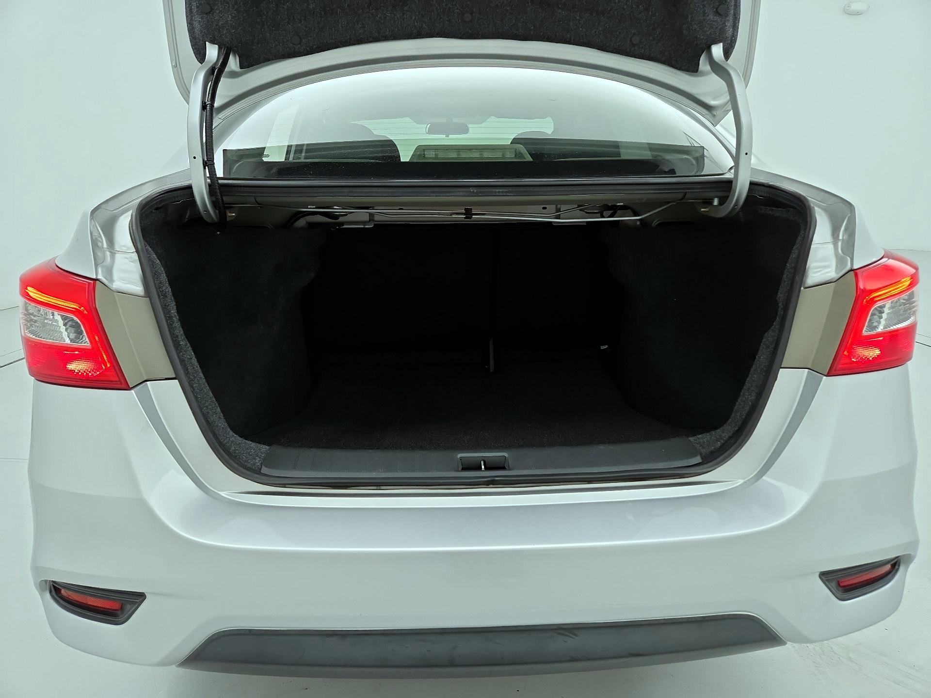 Thumbnail: 2019 Nissan Sentra - 20