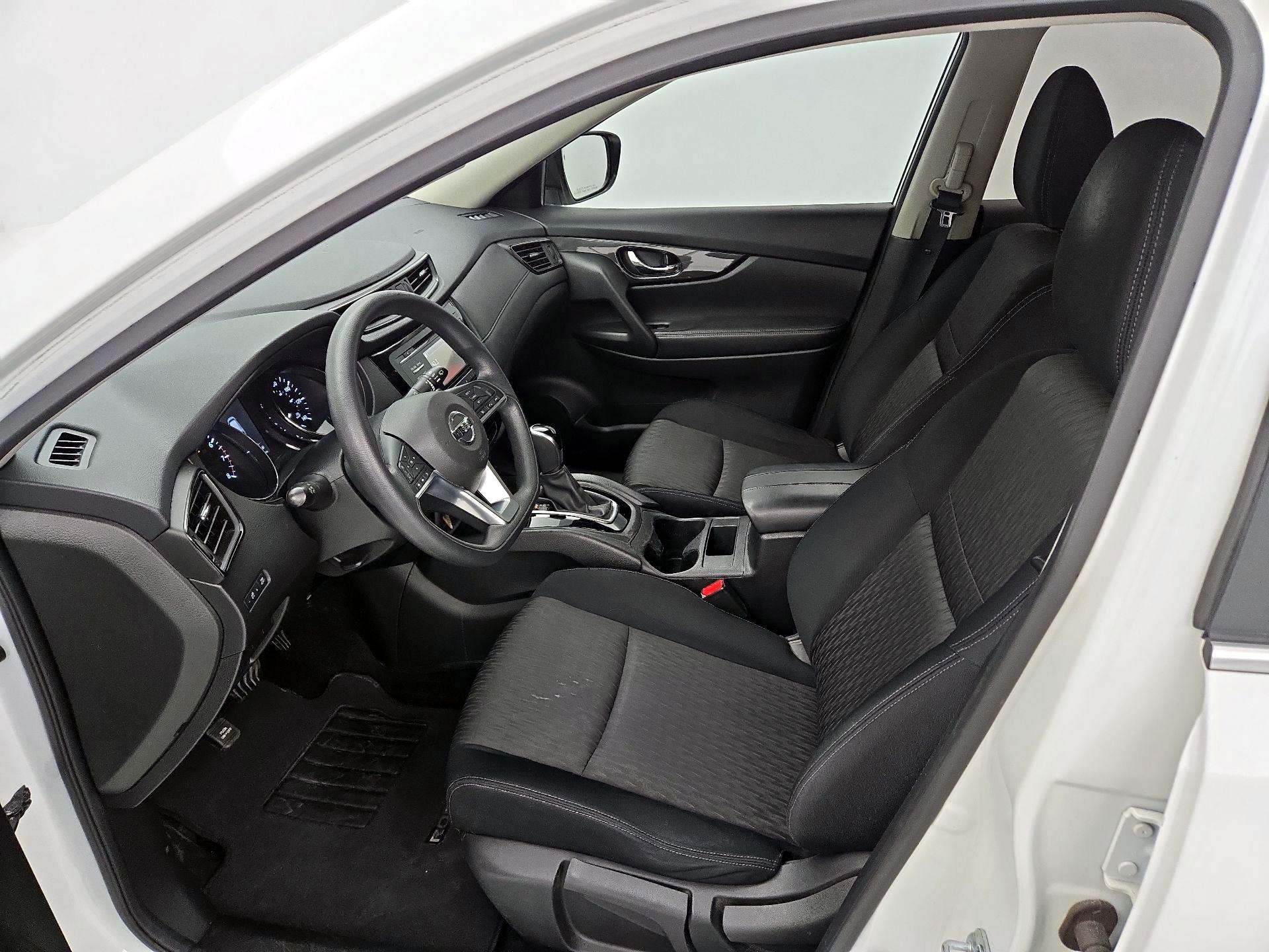 Thumbnail: 2017 Nissan Rogue - 11