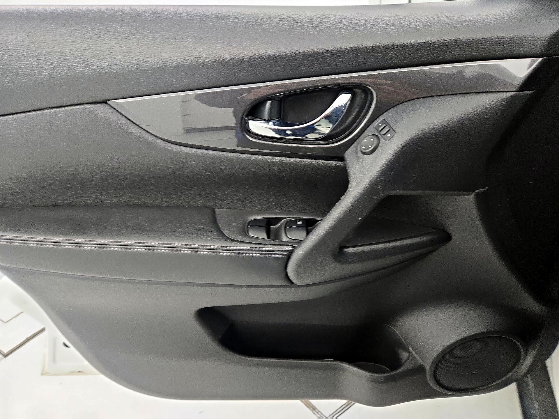 Thumbnail: 2017 Nissan Rogue - 12