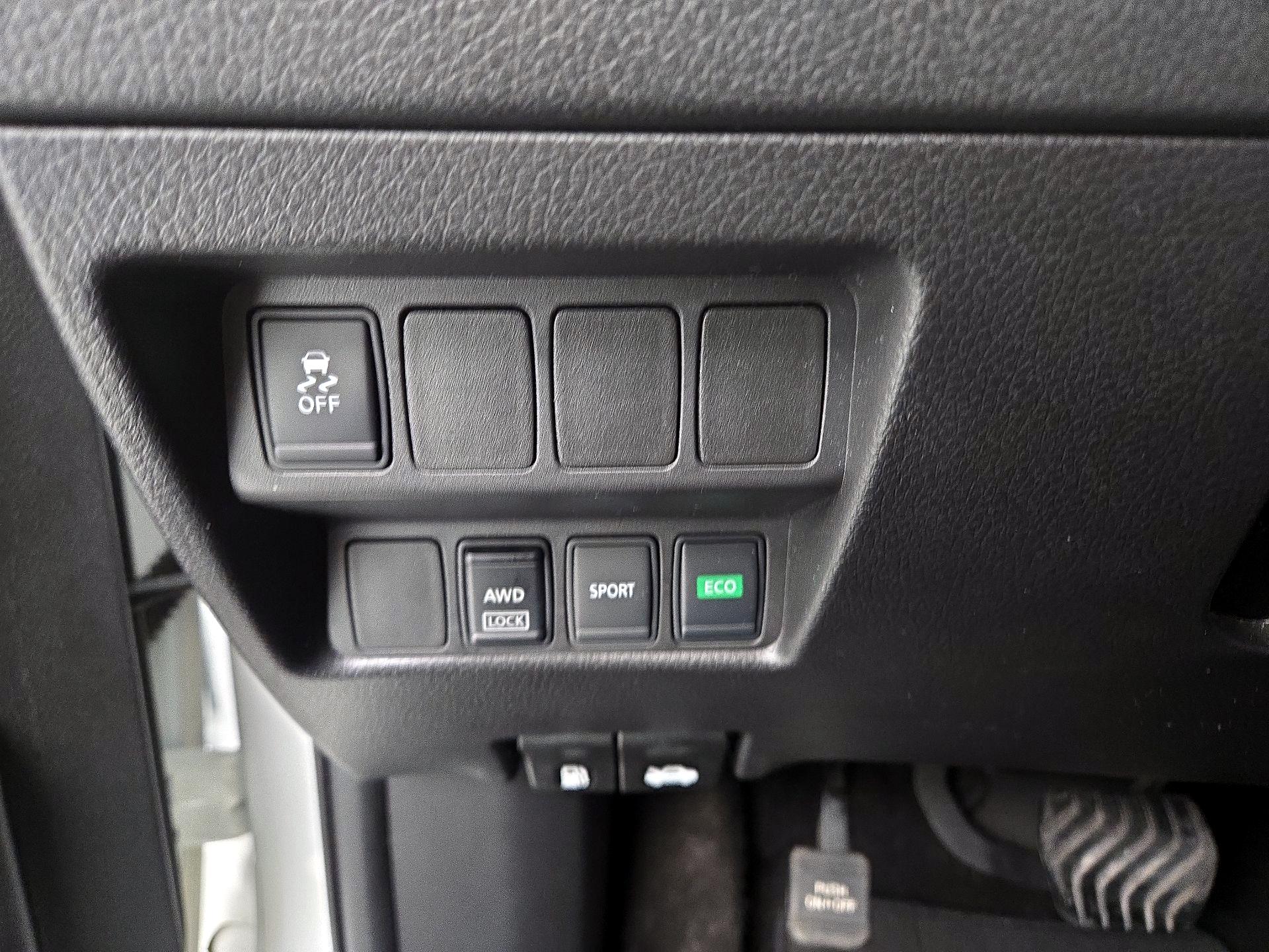 Thumbnail: 2017 Nissan Rogue - 13