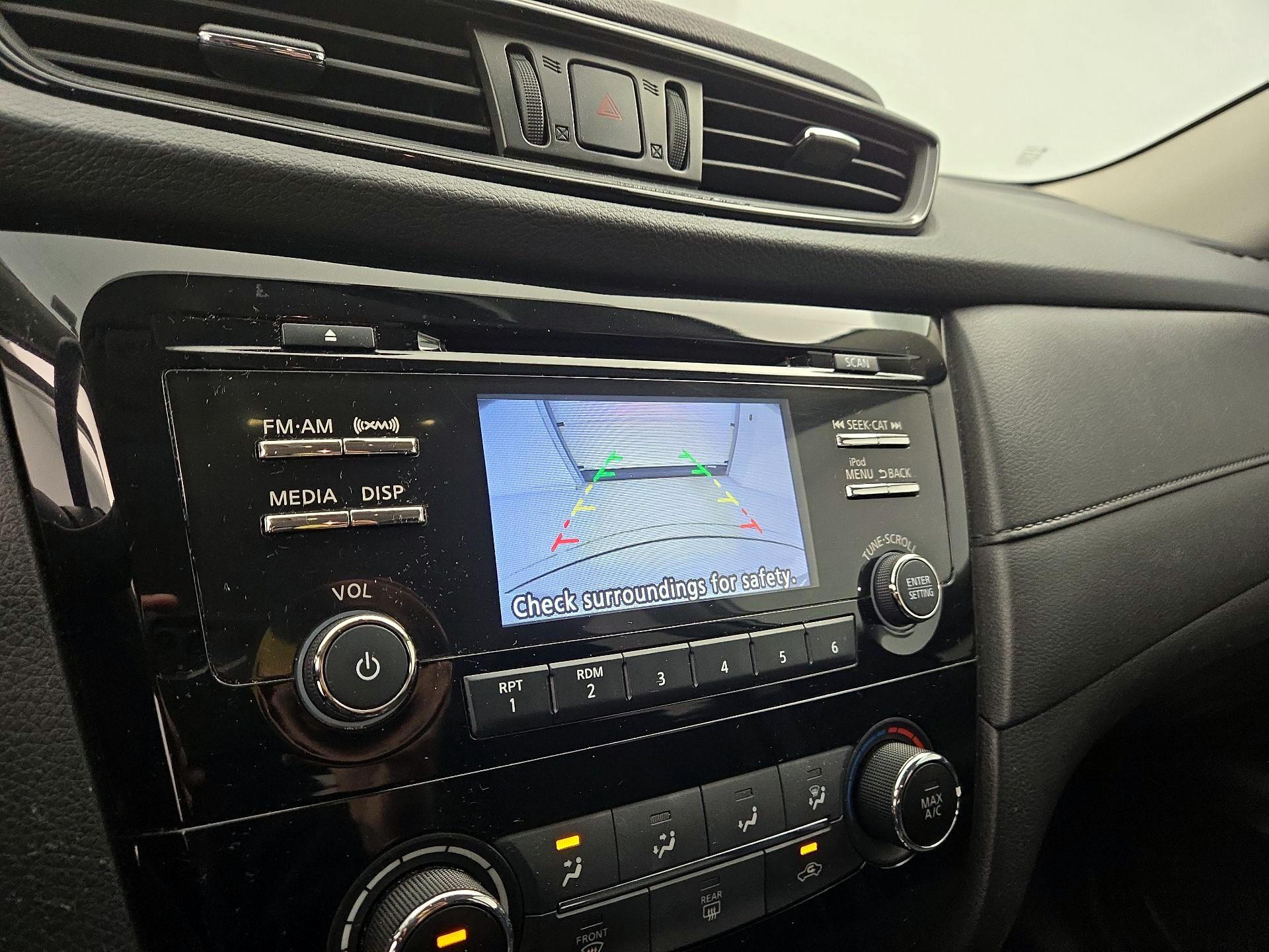 Thumbnail: 2017 Nissan Rogue - 14