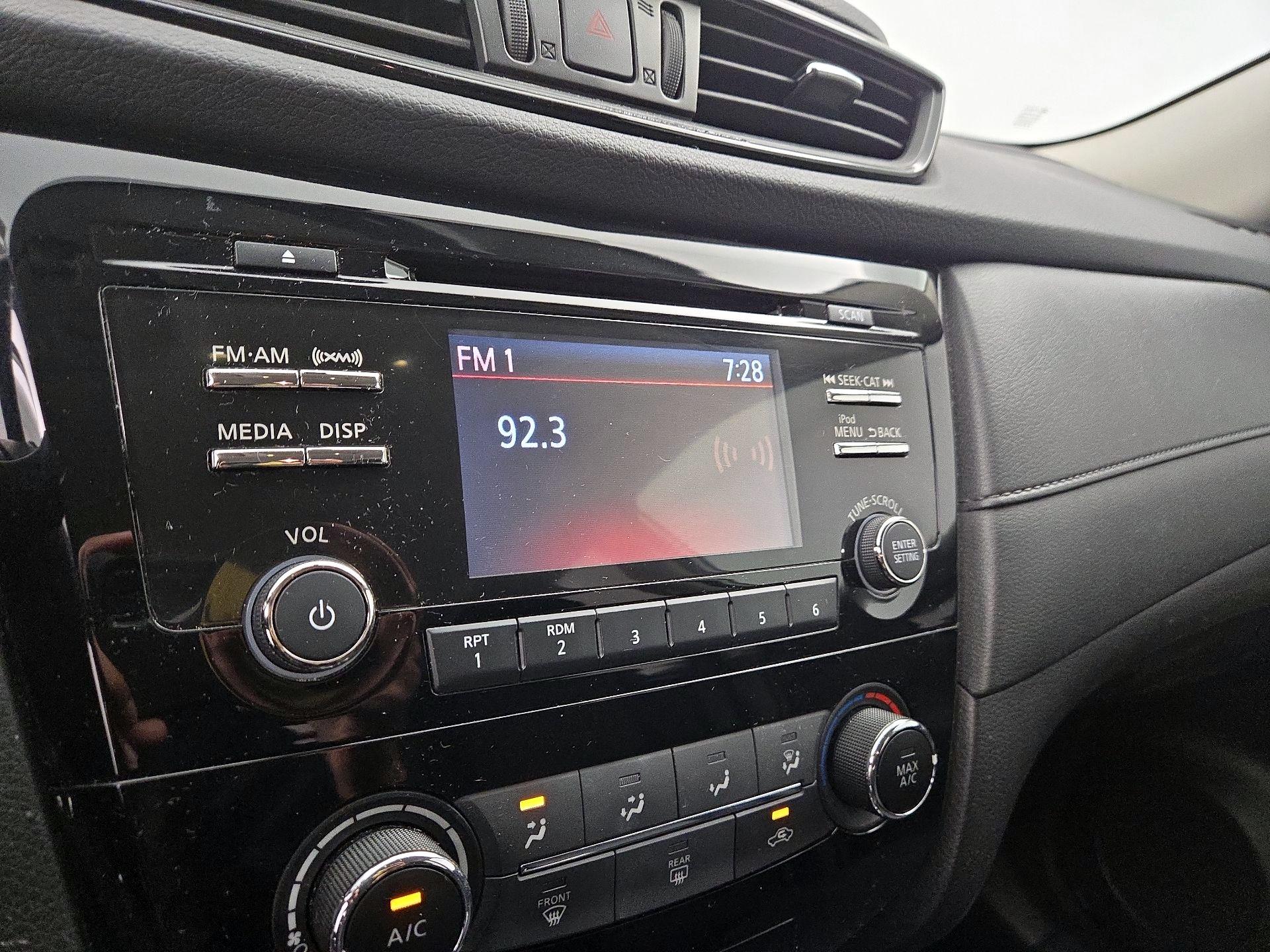 Thumbnail: 2017 Nissan Rogue - 15