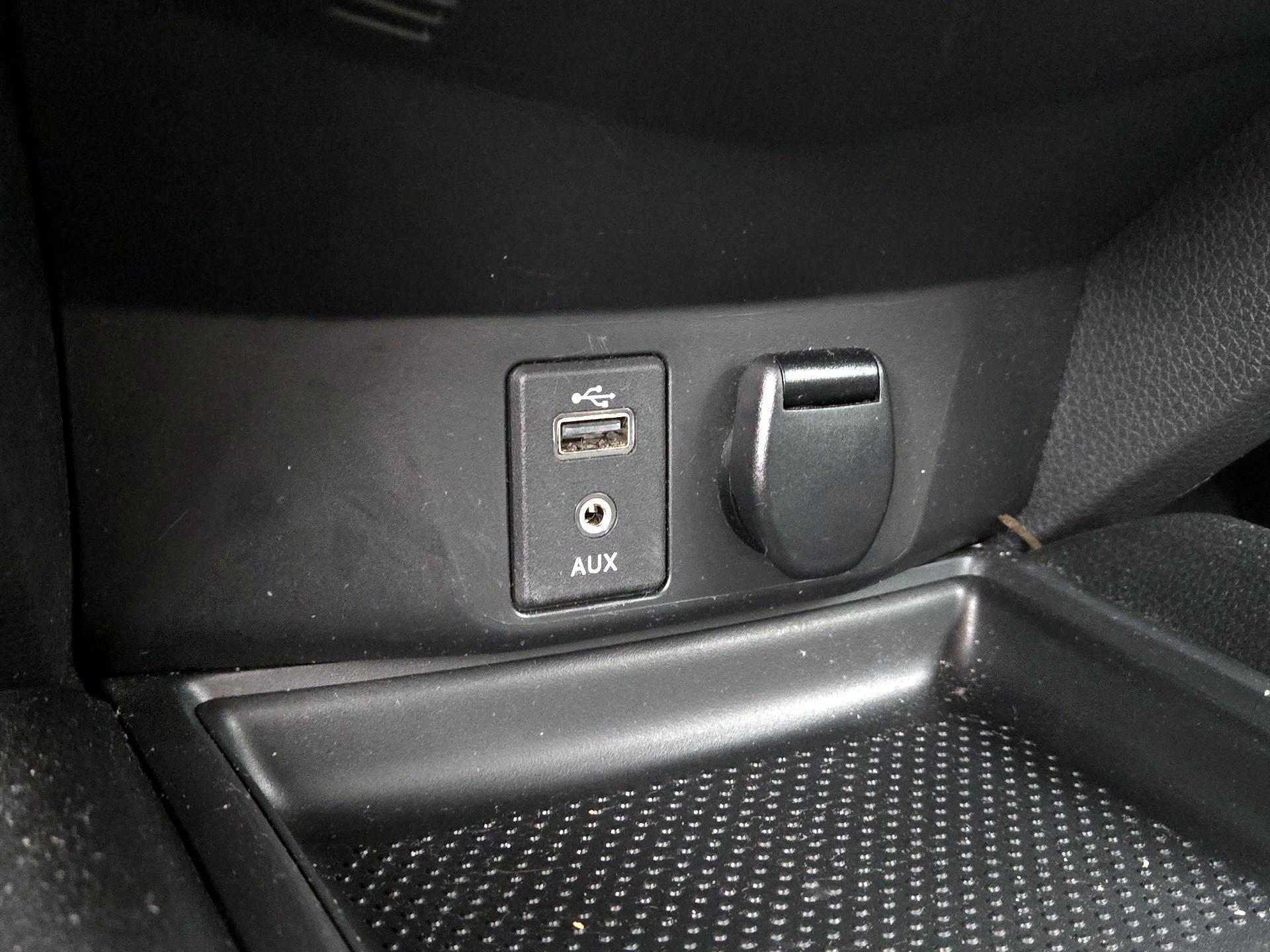 Thumbnail: 2017 Nissan Rogue - 18