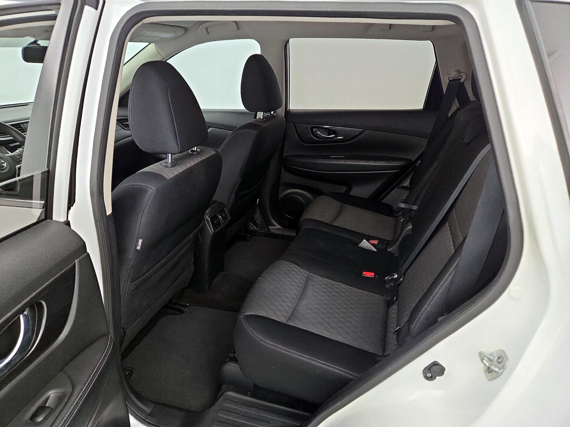 Thumbnail: 2017 Nissan Rogue - 19