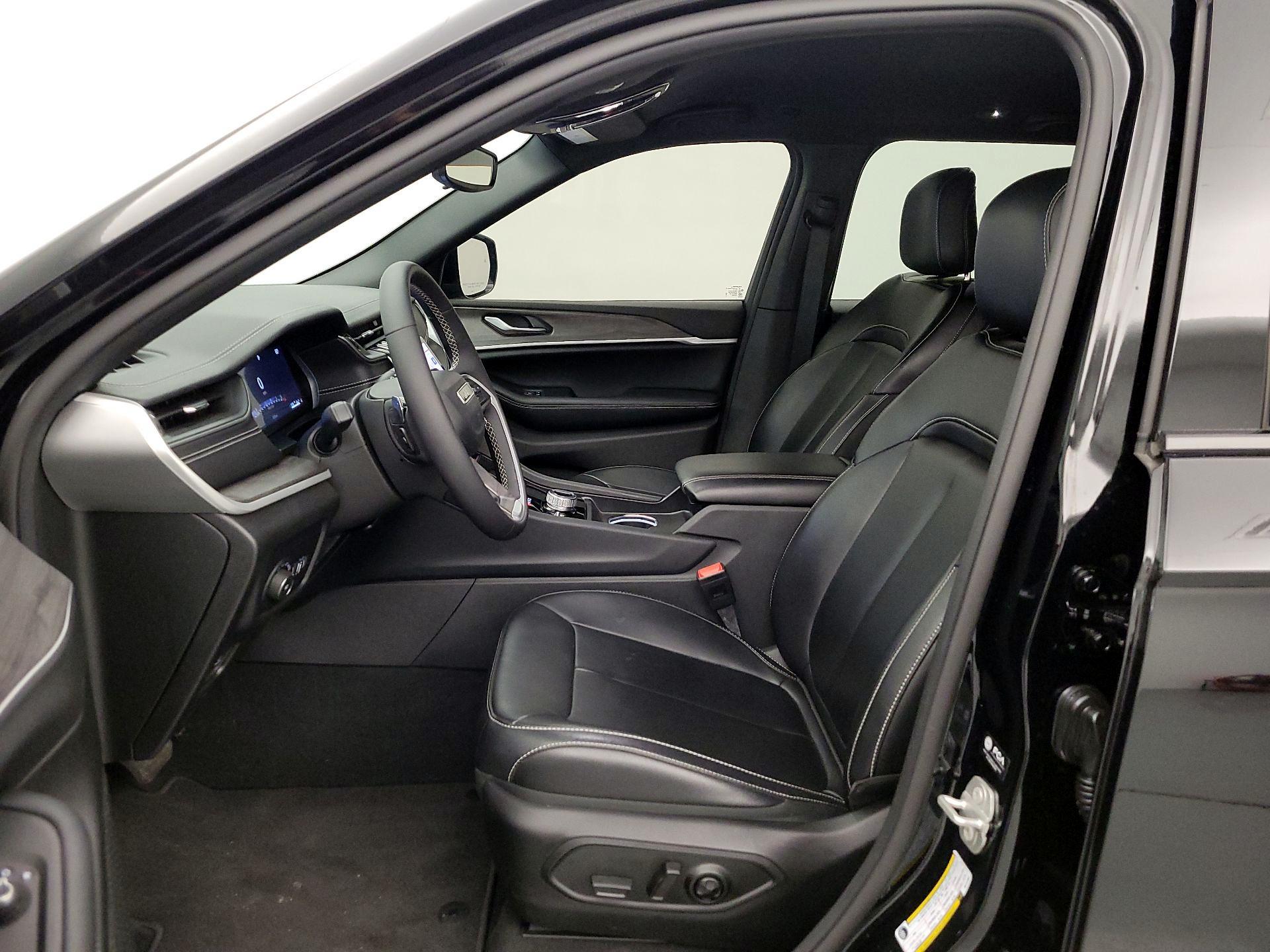 Thumbnail: 2024 Jeep Grand Cherokee - 11