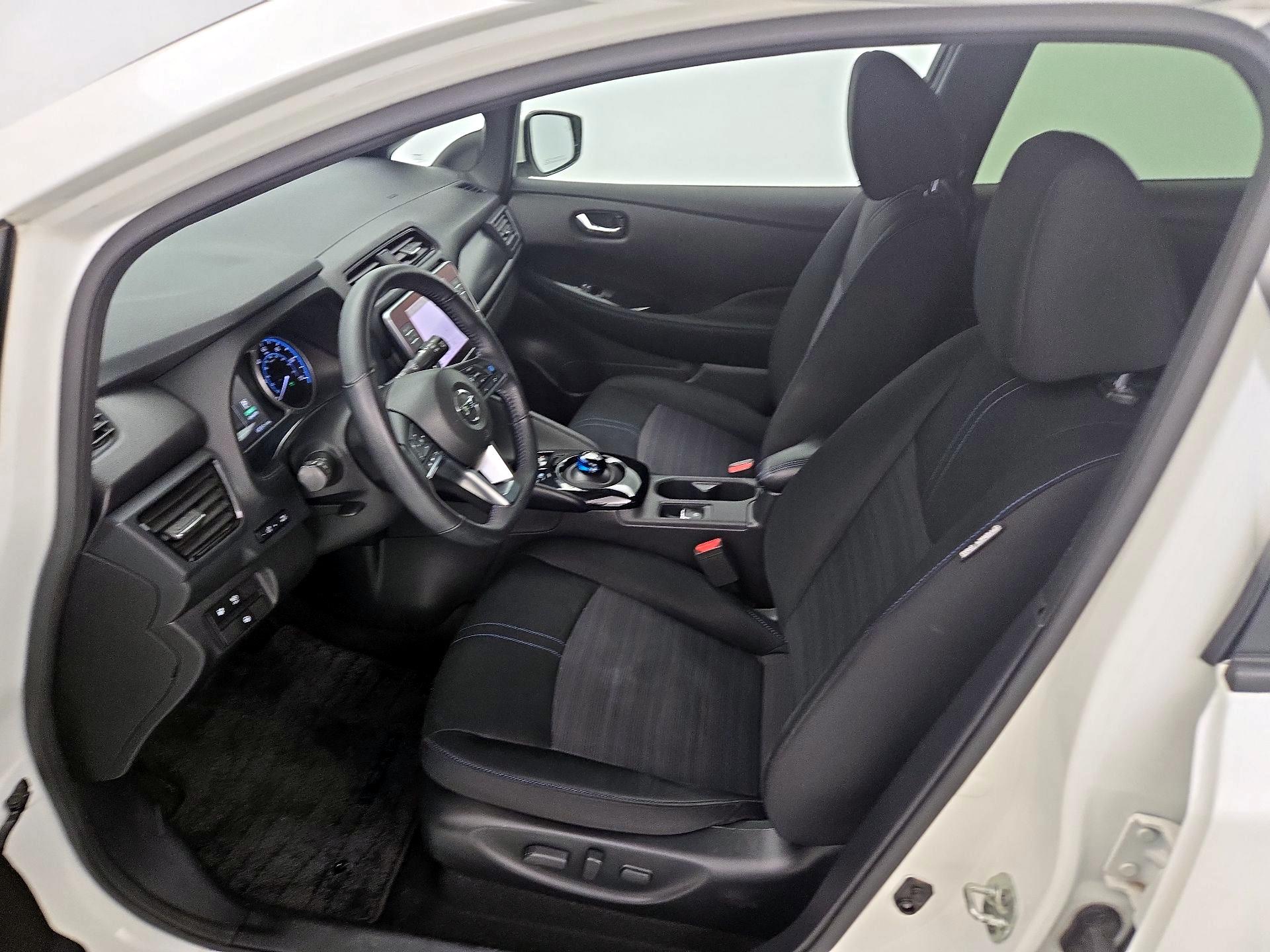 Thumbnail: 2020 Nissan Leaf - 11