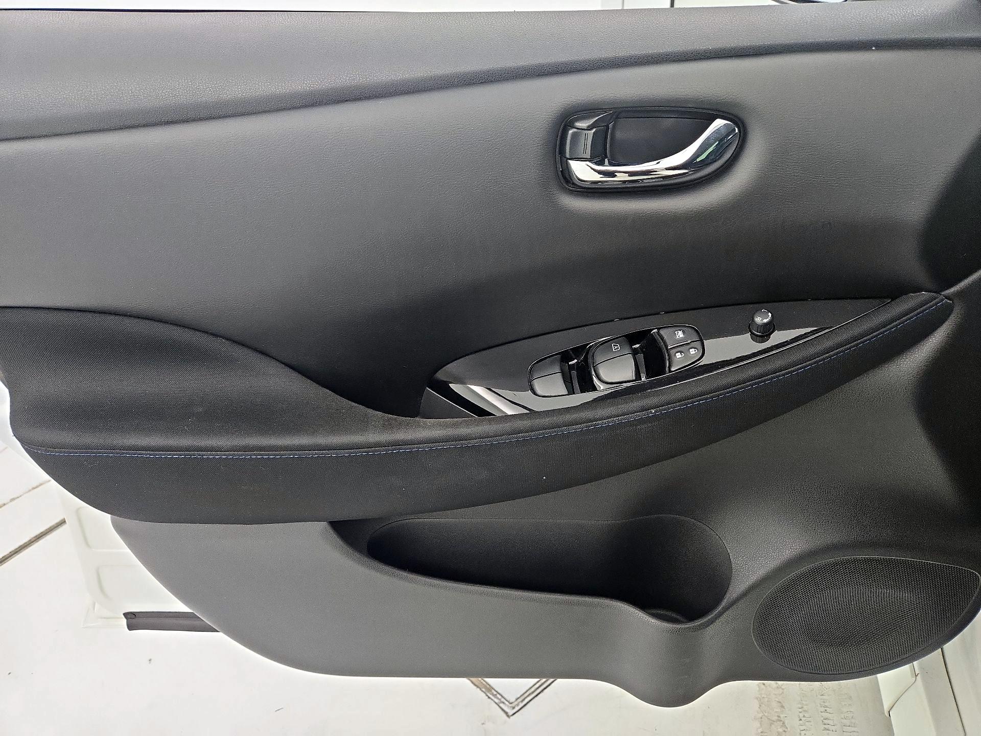 Thumbnail: 2020 Nissan Leaf - 12