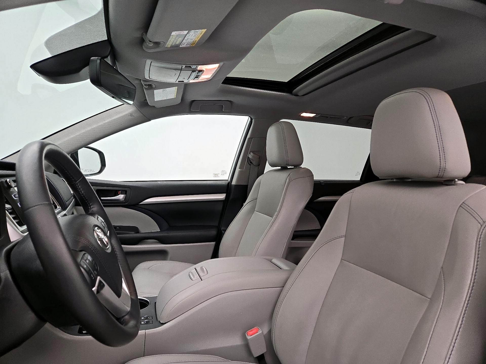 Thumbnail: 2018 Toyota Highlander - 20