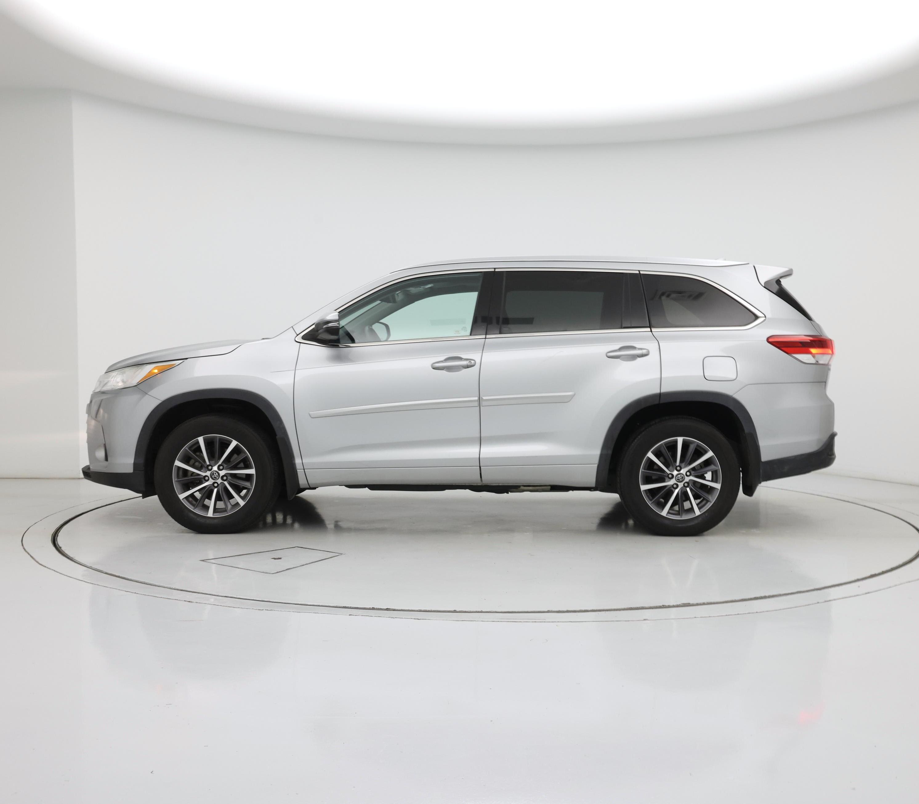 Thumbnail: 2018 Toyota Highlander - 3