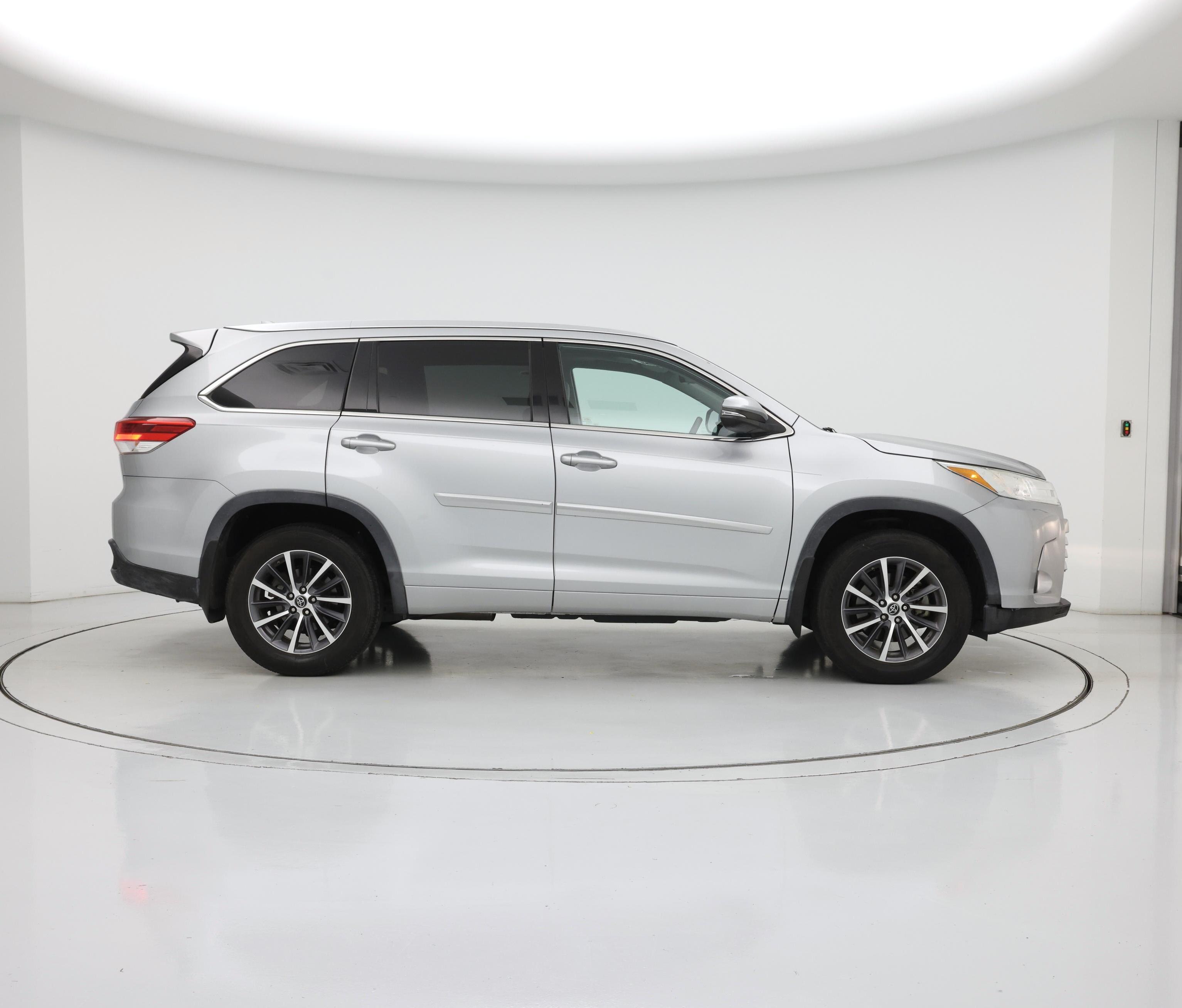Thumbnail: 2018 Toyota Highlander - 7