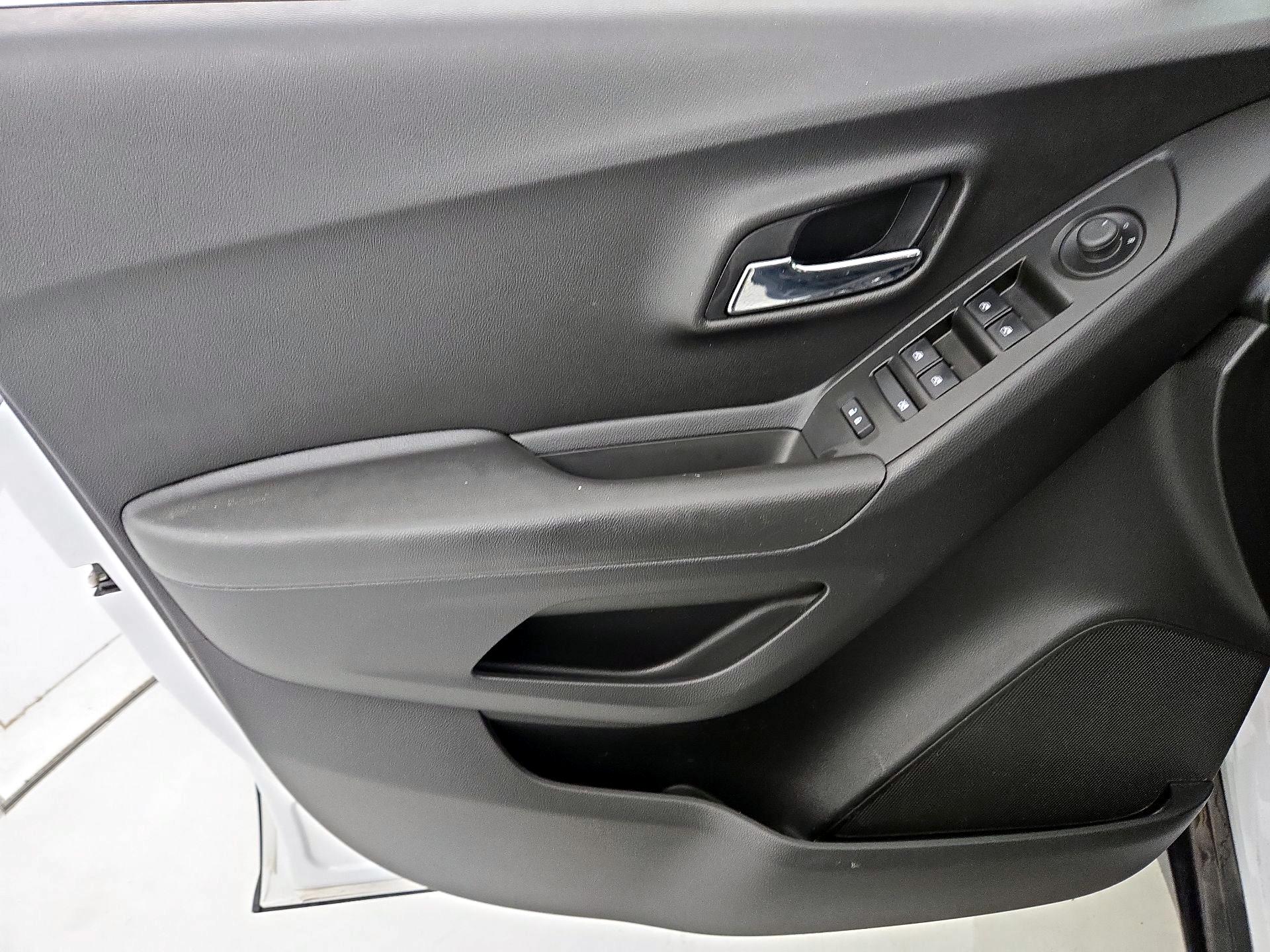 Thumbnail: 2018 Chevrolet Trax - 12