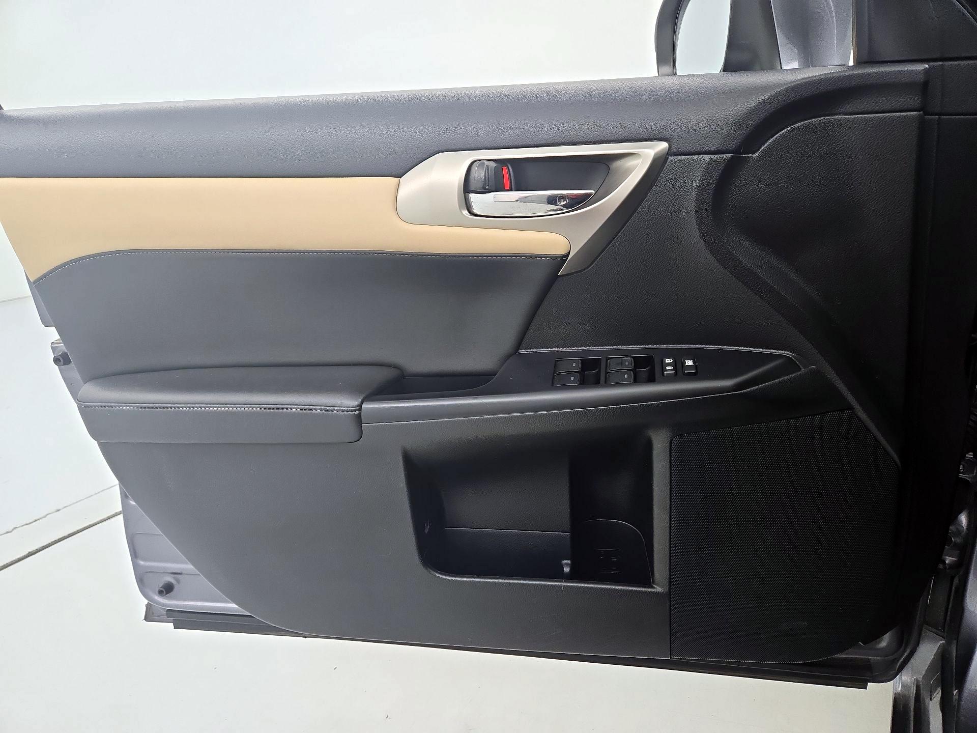 Thumbnail: 2015 Lexus CT - 12