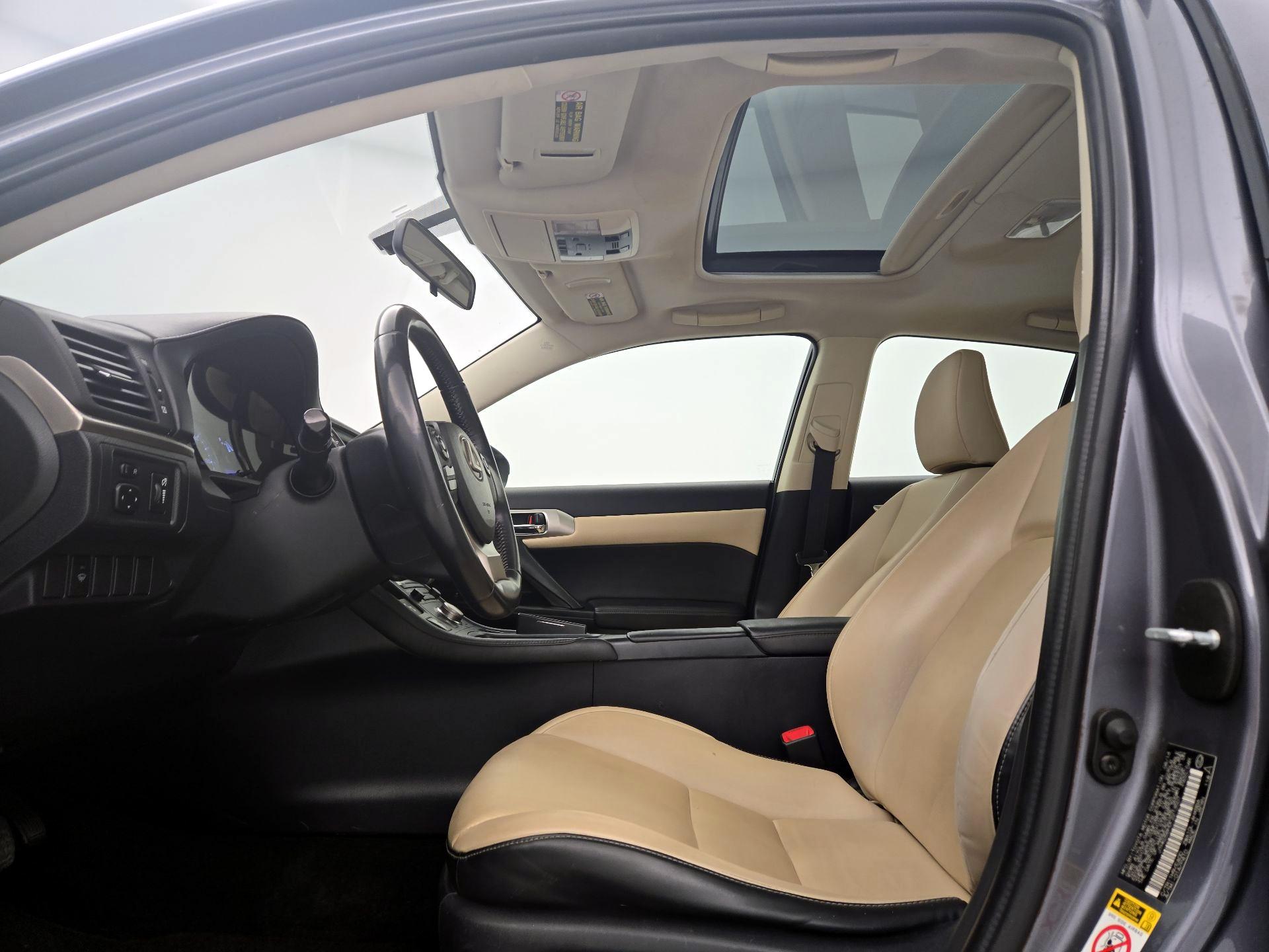 Thumbnail: 2015 Lexus CT - 18