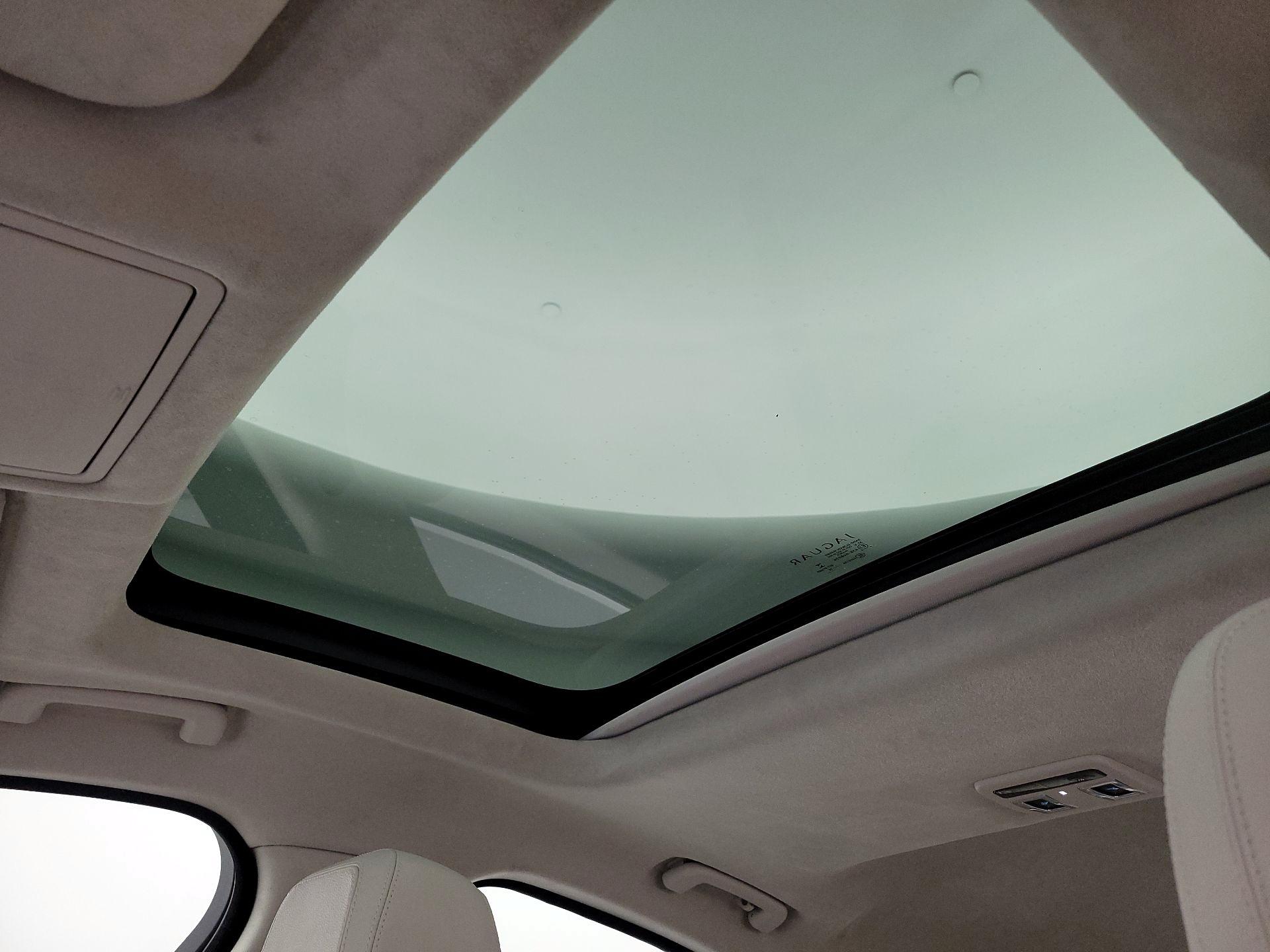 Thumbnail: 2020 Jaguar XF - 11