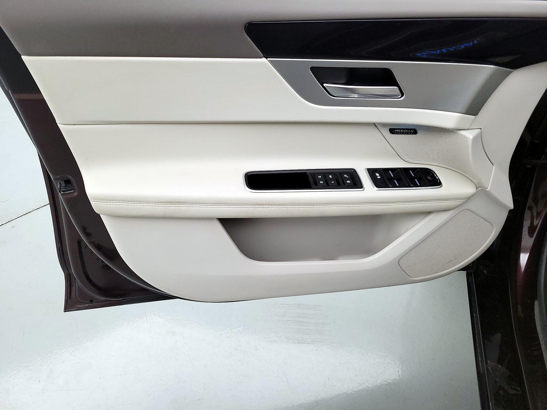 Thumbnail: 2020 Jaguar XF - 12