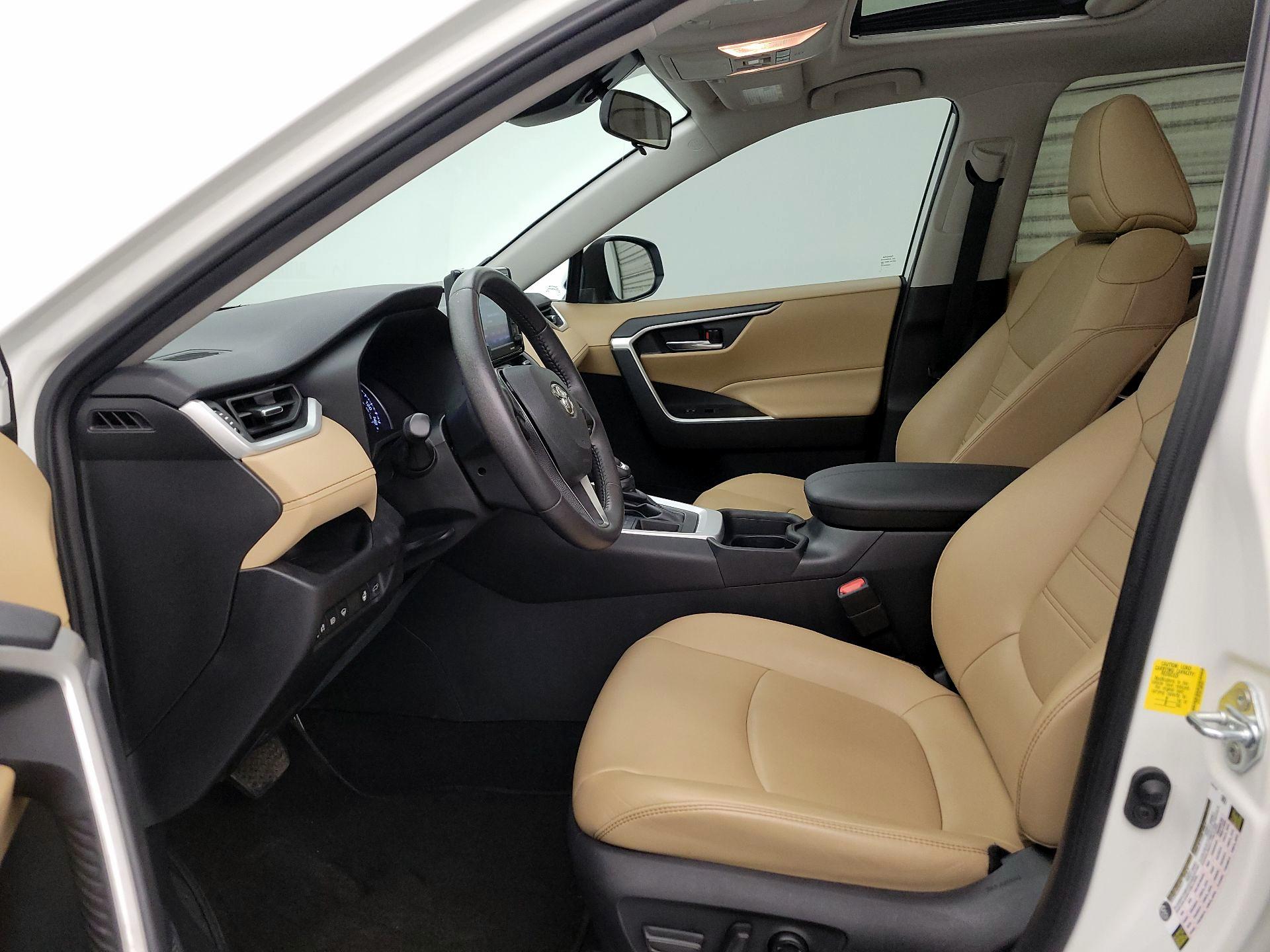 Thumbnail: 2020 Toyota RAV4 - 11