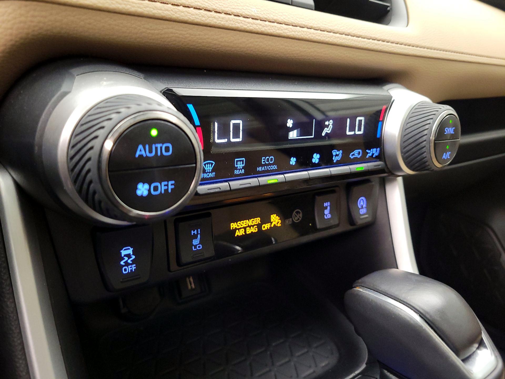 Thumbnail: 2020 Toyota RAV4 - 16