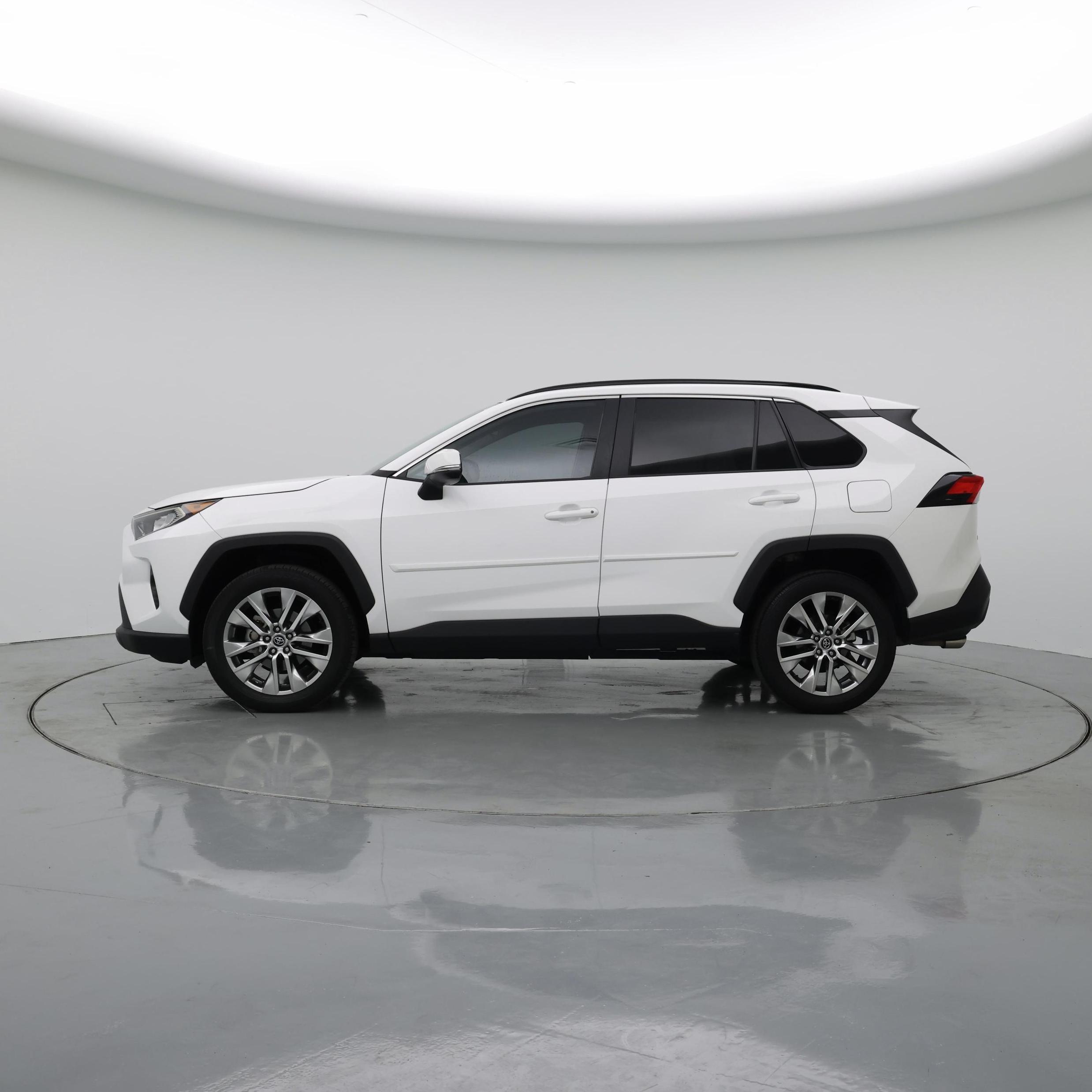Thumbnail: 2020 Toyota RAV4 - 3