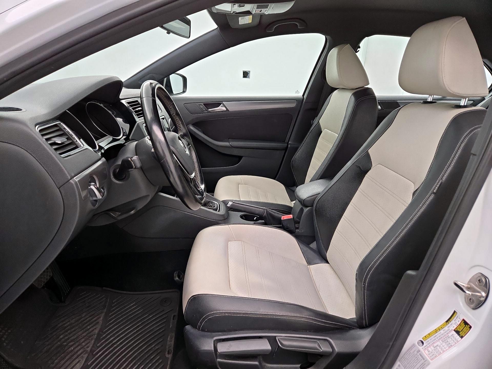 Thumbnail: 2016 Volkswagen Jetta - 11