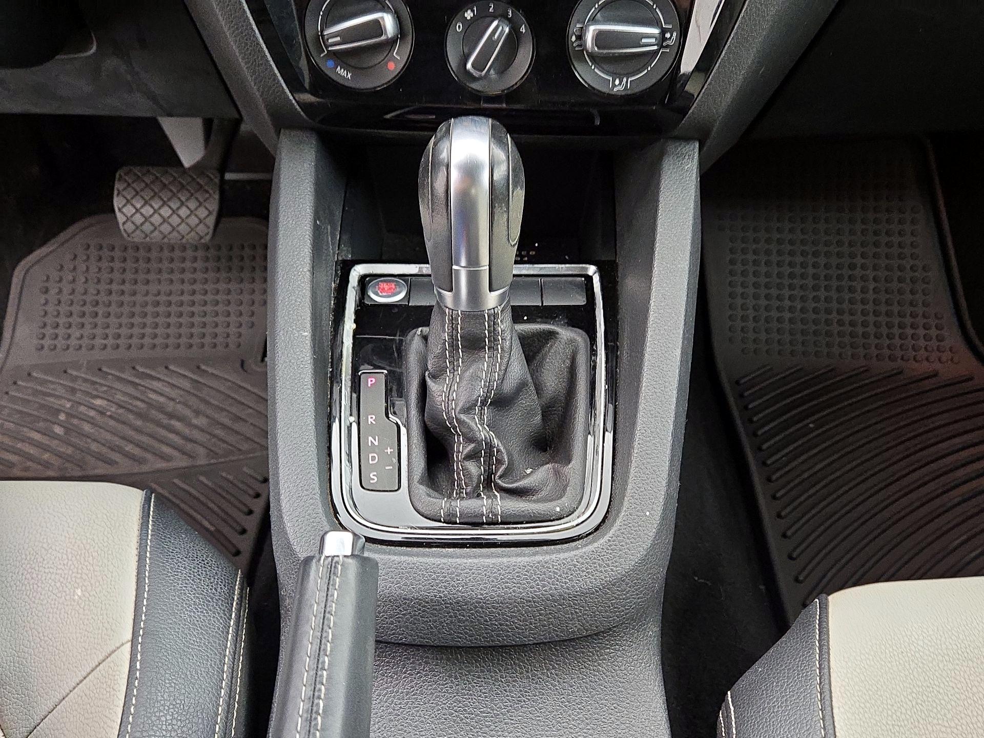 Thumbnail: 2016 Volkswagen Jetta - 16