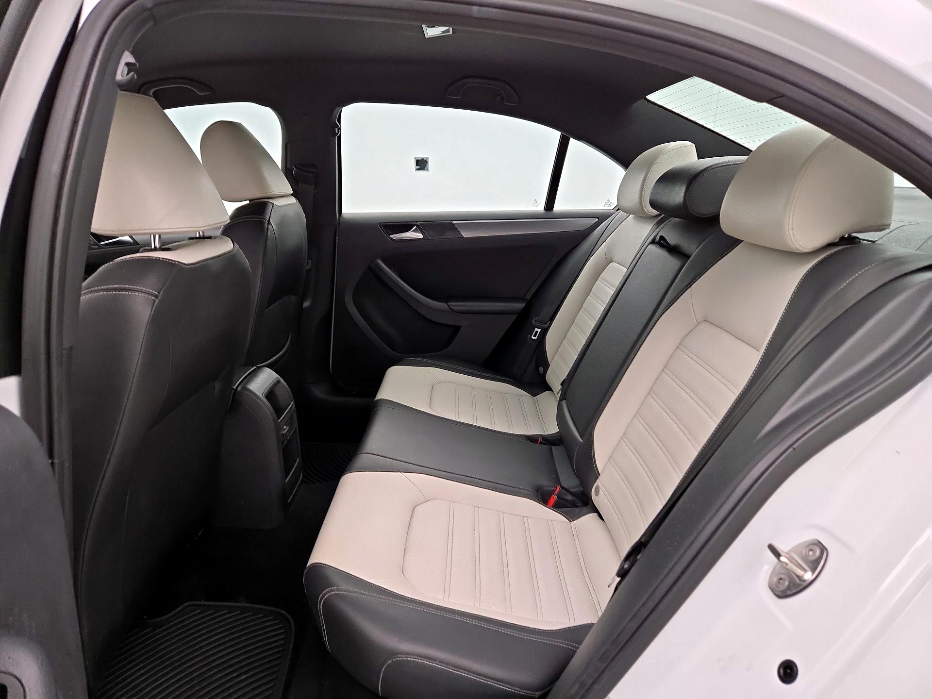 Thumbnail: 2016 Volkswagen Jetta - 18