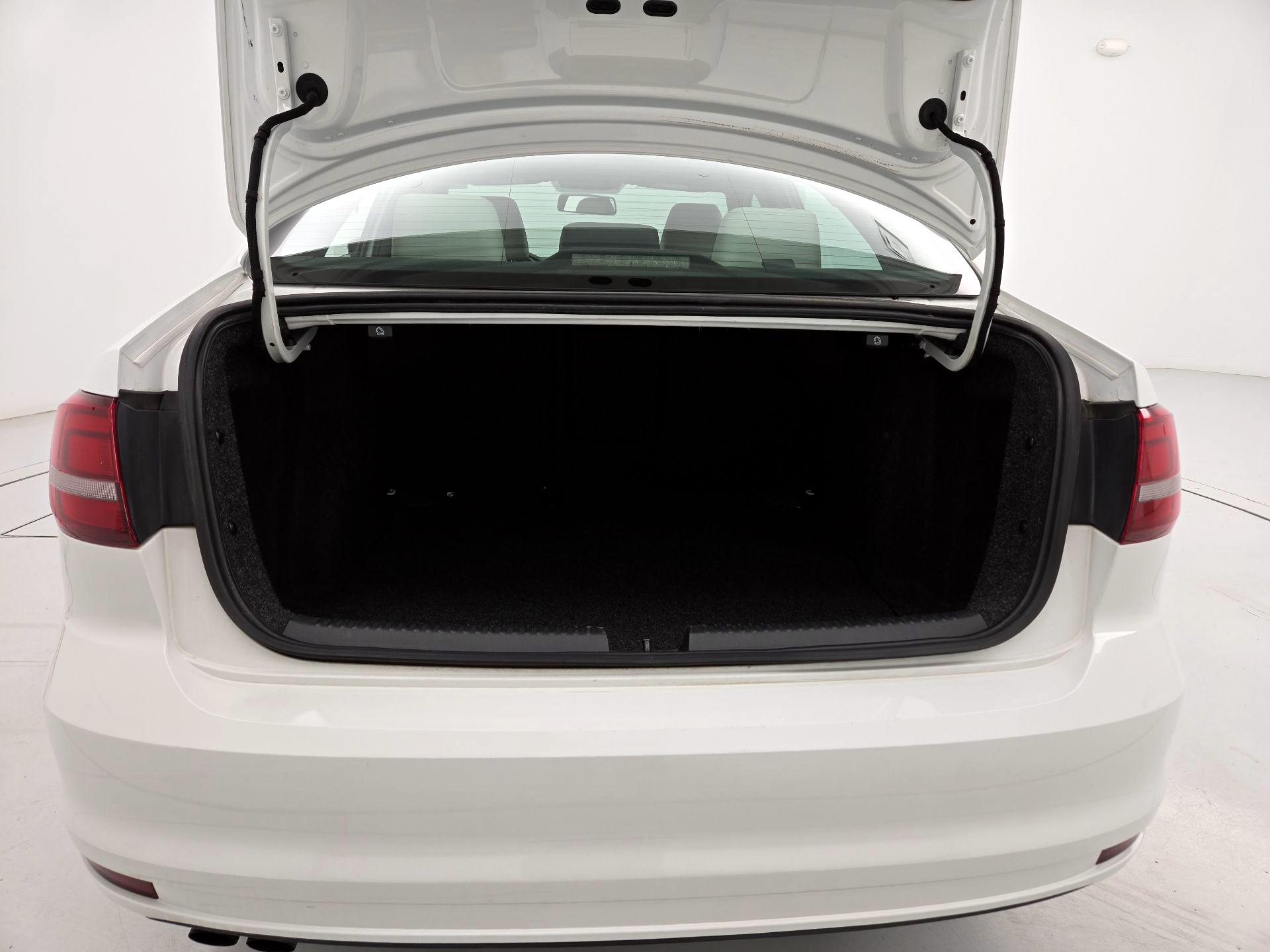 Thumbnail: 2016 Volkswagen Jetta - 19