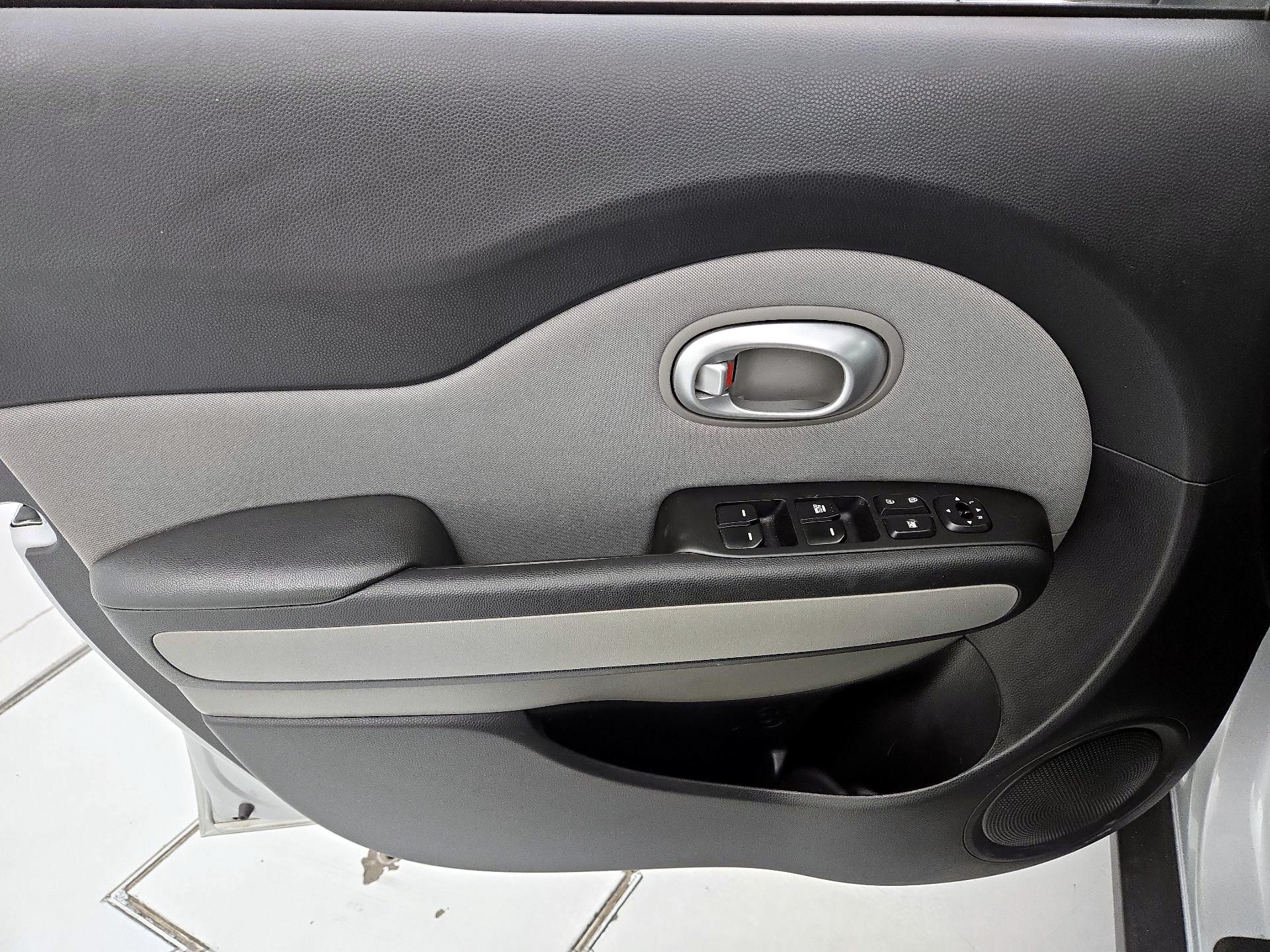 Thumbnail: 2015 Kia Soul - 12