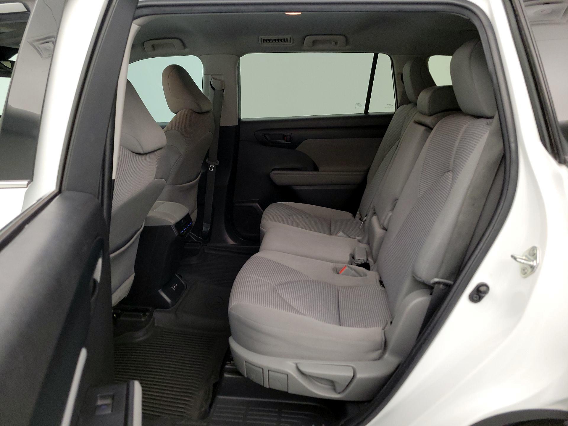 Thumbnail: 2022 Toyota Highlander - 19