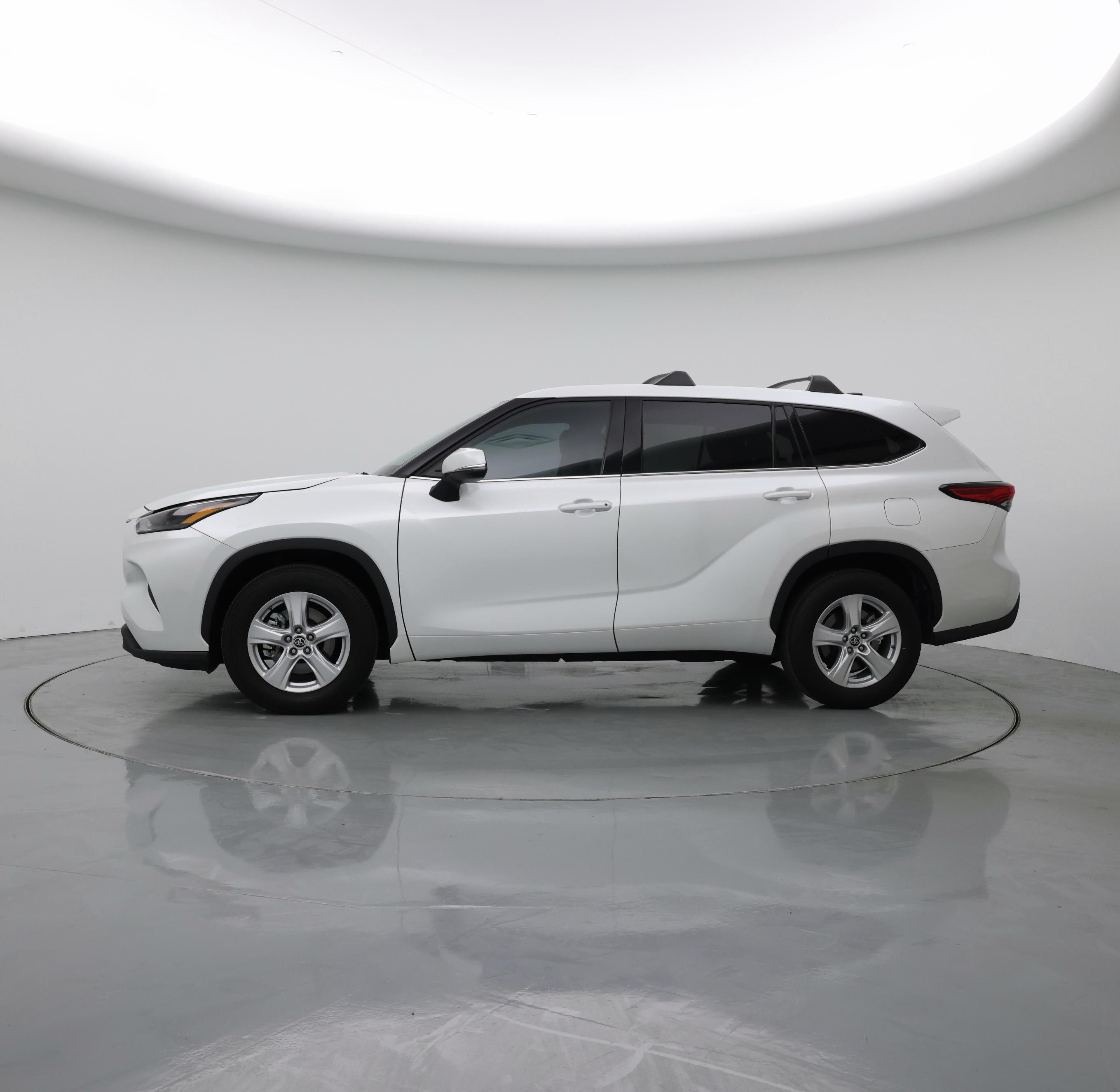 Thumbnail: 2022 Toyota Highlander - 3