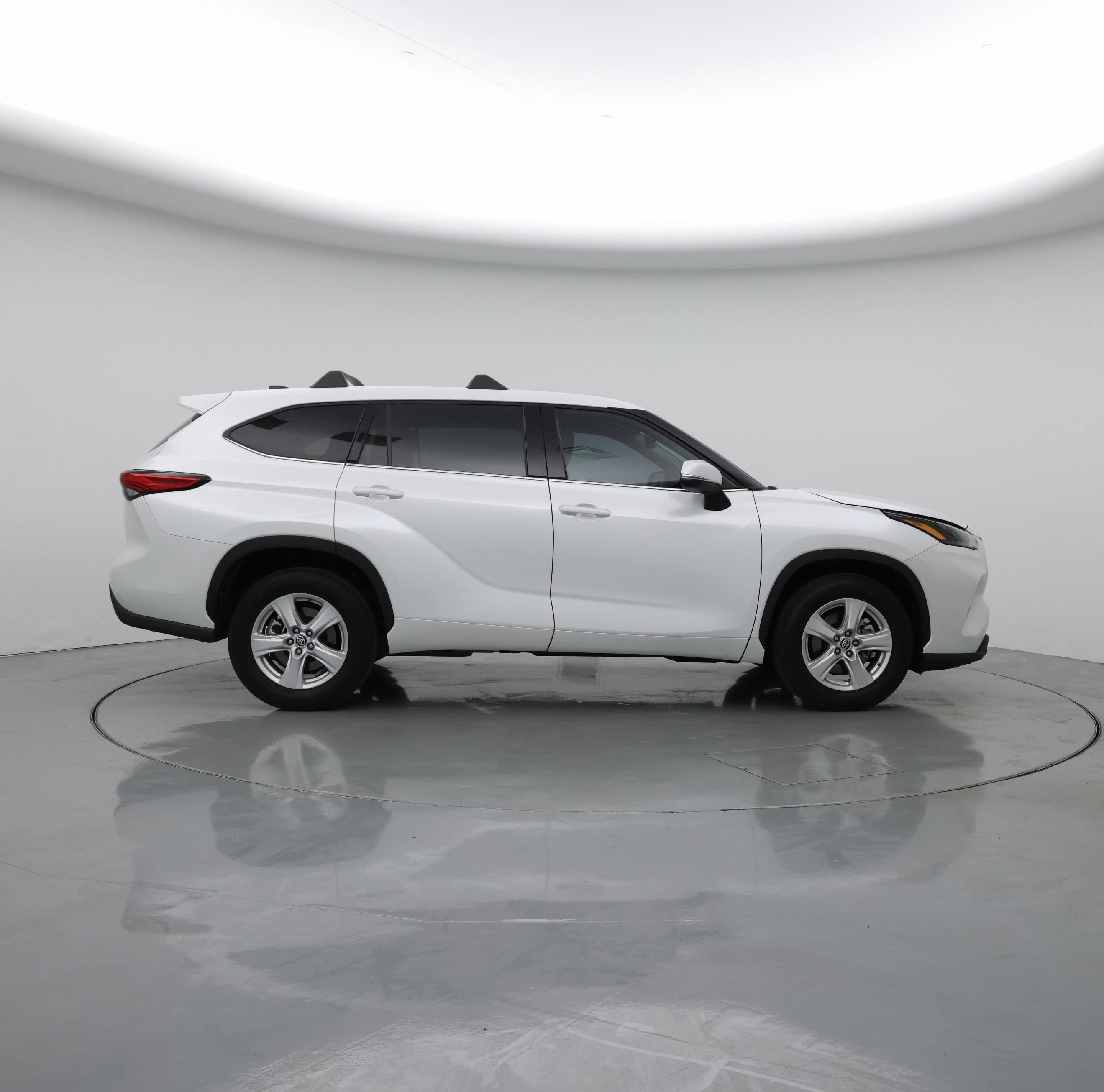 Thumbnail: 2022 Toyota Highlander - 7