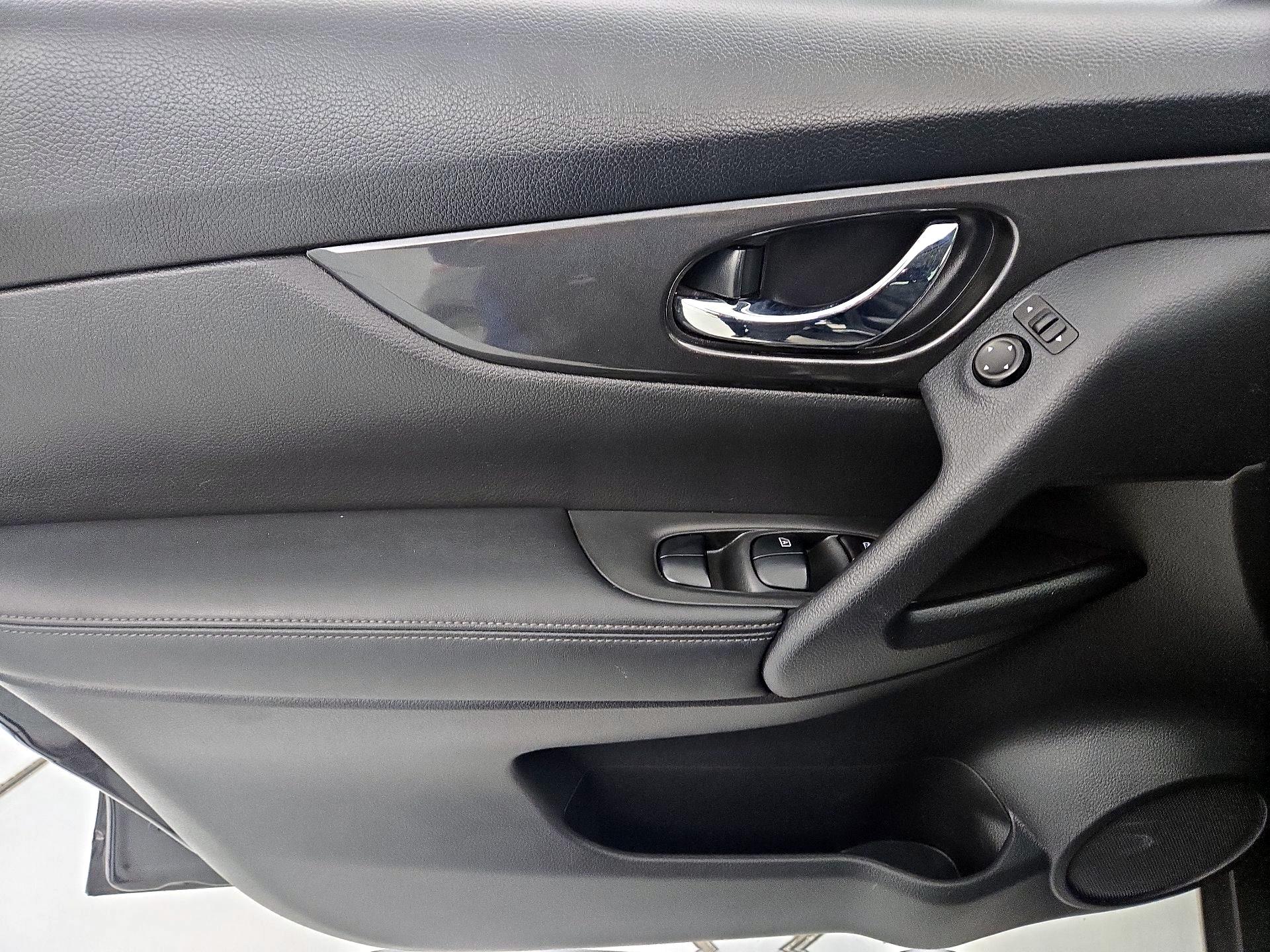 Thumbnail: 2019 Nissan Rogue - 12