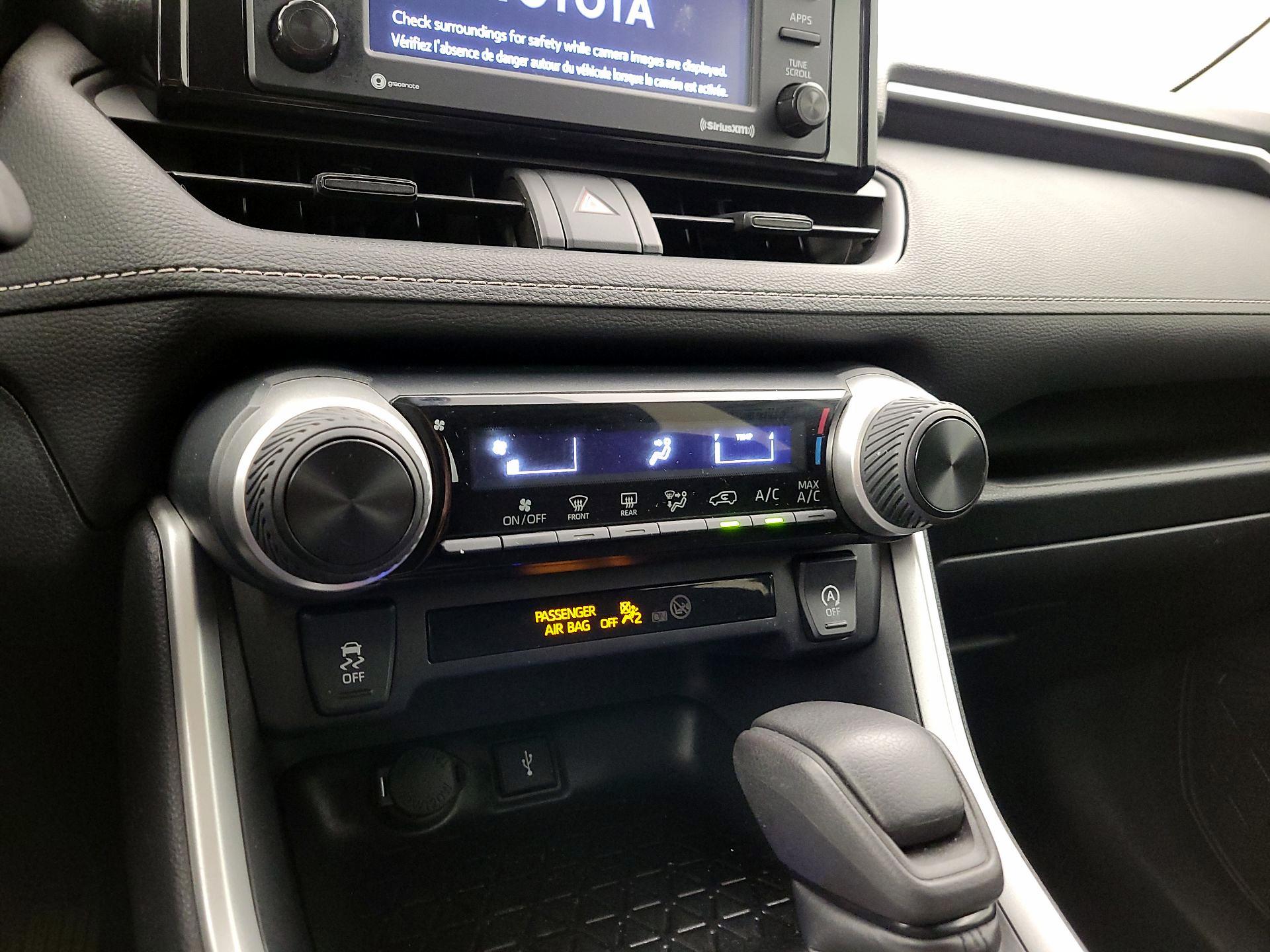 Thumbnail: 2020 Toyota RAV4 - 16