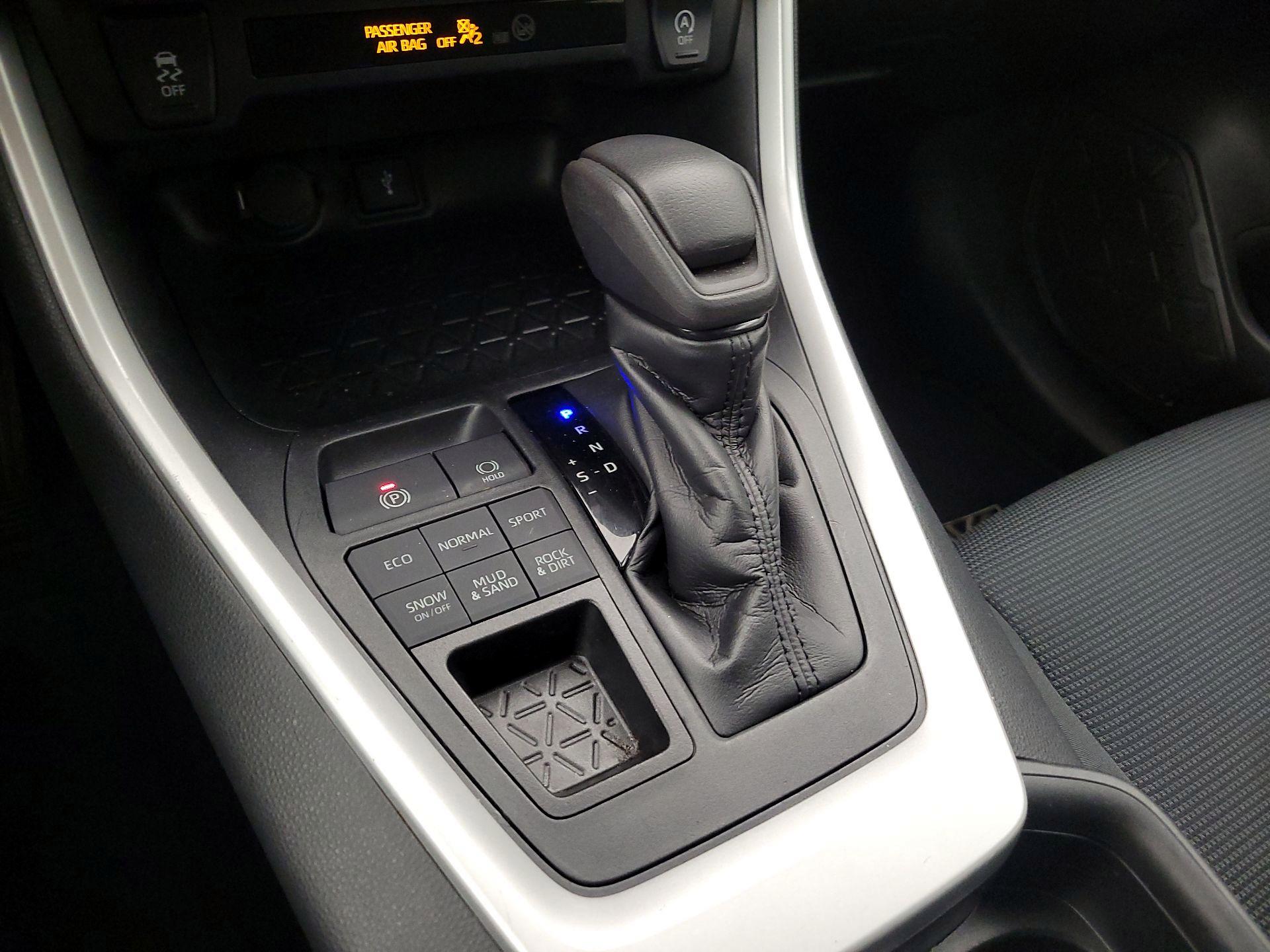 Thumbnail: 2020 Toyota RAV4 - 17